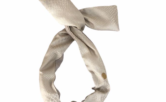 ホワイトスネイク🐍🤍
大変上質な輸入生地を使っています😃

ゴールドがかった光沢が品よく見せてくれるおススメカバーです😌

年中お使いいただけます♡

●幅　レギュラー
●デザイン　S・R ・L
●チャーム　あり

3980yen

#キュッパ #着せ替えターバン #付け心地抜群 #ミニマル #ミニマルライフ #着せ替え式 #洗える#ワイヤーターバン #creema #creemaで販売中 #minneで販売中 #base #ベイス #オンラインショップ #ヘアアクセサリー #ヘアアクセ #ヘアターバン #ターバン#ヘアバンド #アニマル#カスタム #スネイク #蛇柄