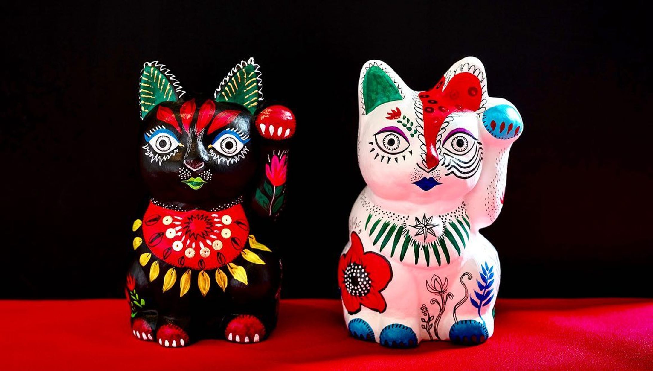 企画展「まねニャン」
本日からスタートです！6月15日〜（1ヶ月間）京都 猫猫寺

写真2枚目は運営から頂きました展示風景写真になります。お近くにお越しの際は是非😆

江戸時代末期に日本で誕生したといわれる招き猫。
現代アーティスト達の手により、新たに生まれ変わる個性豊かな招き猫達。
　"まねニャン"
同じ張り子をベースに様々に創作されたアート作品。
左手を上げた招き猫は、幸運やお客様を招くと言われています。

@nyan_nyanji
@creatorsfile
@_manenyan_

#大沢愛 #manaosawa #artcontemporain #modernart #artcollector #artgallery #acrylicpainting #painting  #collageartwork #illustration #artstagram #artlovers #visualart #contemporaryart #colorful  #mixedmedia #ミクストメディア #绘画 #当代艺术 #現代アート  #アートコレクター#naiveart #selftaughtartist #womanartists  #primitive #animalart #catart #招き猫 #猫猫寺-1