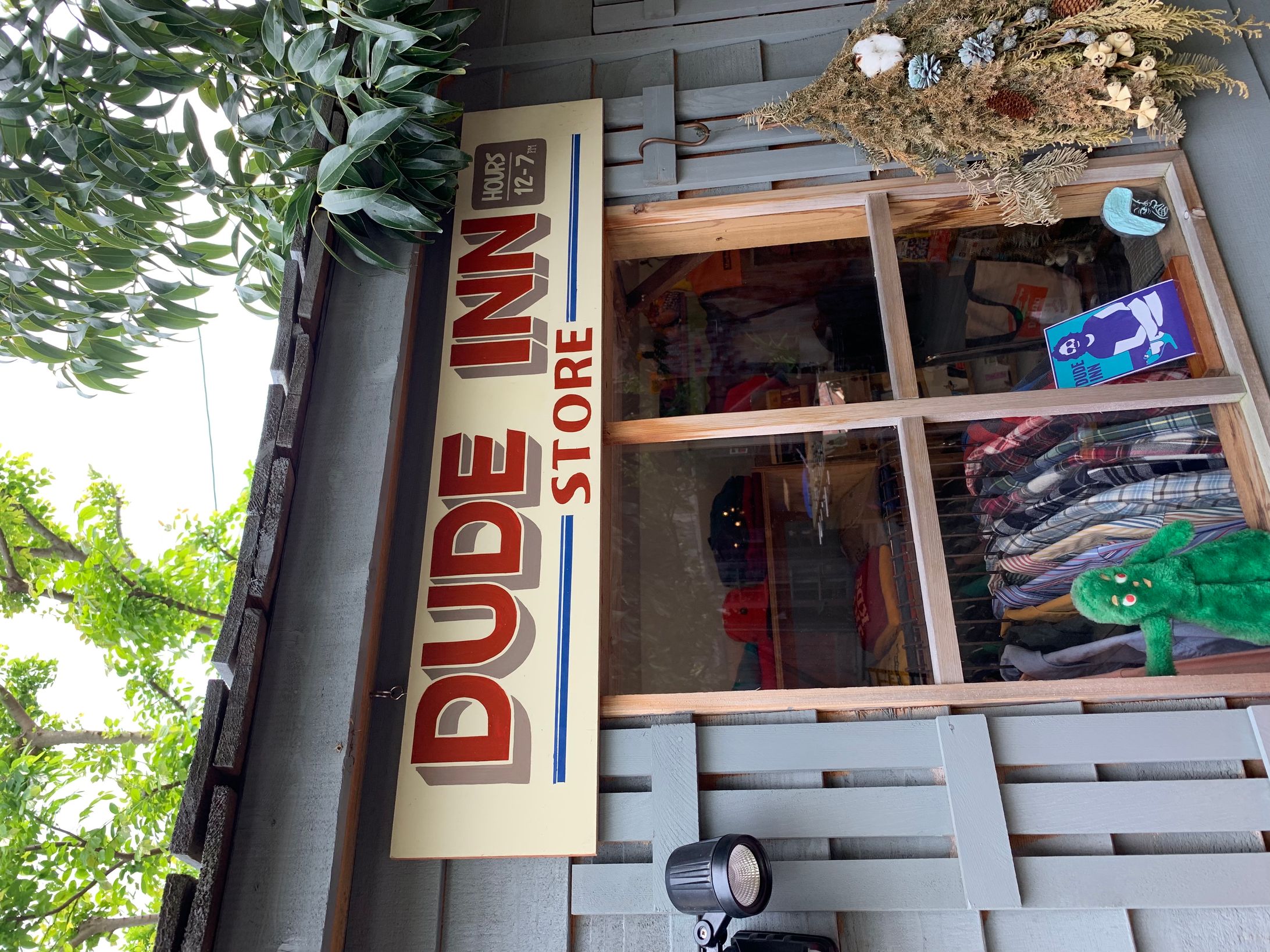 DUDE INN / store-1