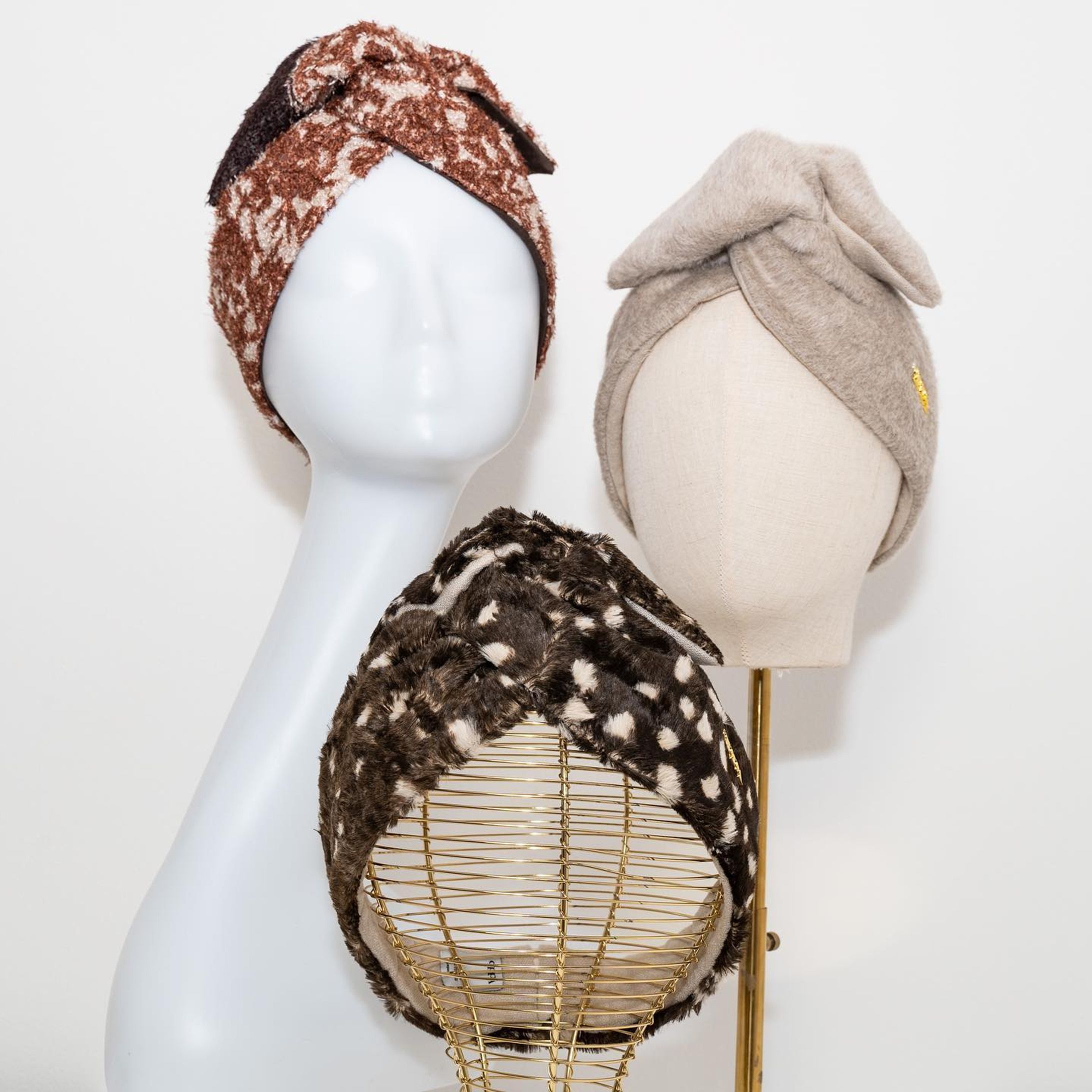 vintage mood..🧳
新しくキレイな雰囲気
古くてレトロな雰囲気

上から右へ
⚪︎レトロパネル
⚪︎シャギーウールモヘア
⚪︎ベルベットバンビ
　

#キュッパ #ターバン #ターバンアレンジ #身だしなみ #美髪 #retromood #vintagestyle #ヘアターバン #ターバン帽子 #ワイヤーターバン #湘南 #茅ヶ崎 #ヘアアクセサリー #qppa  #着せ替えターバン-1