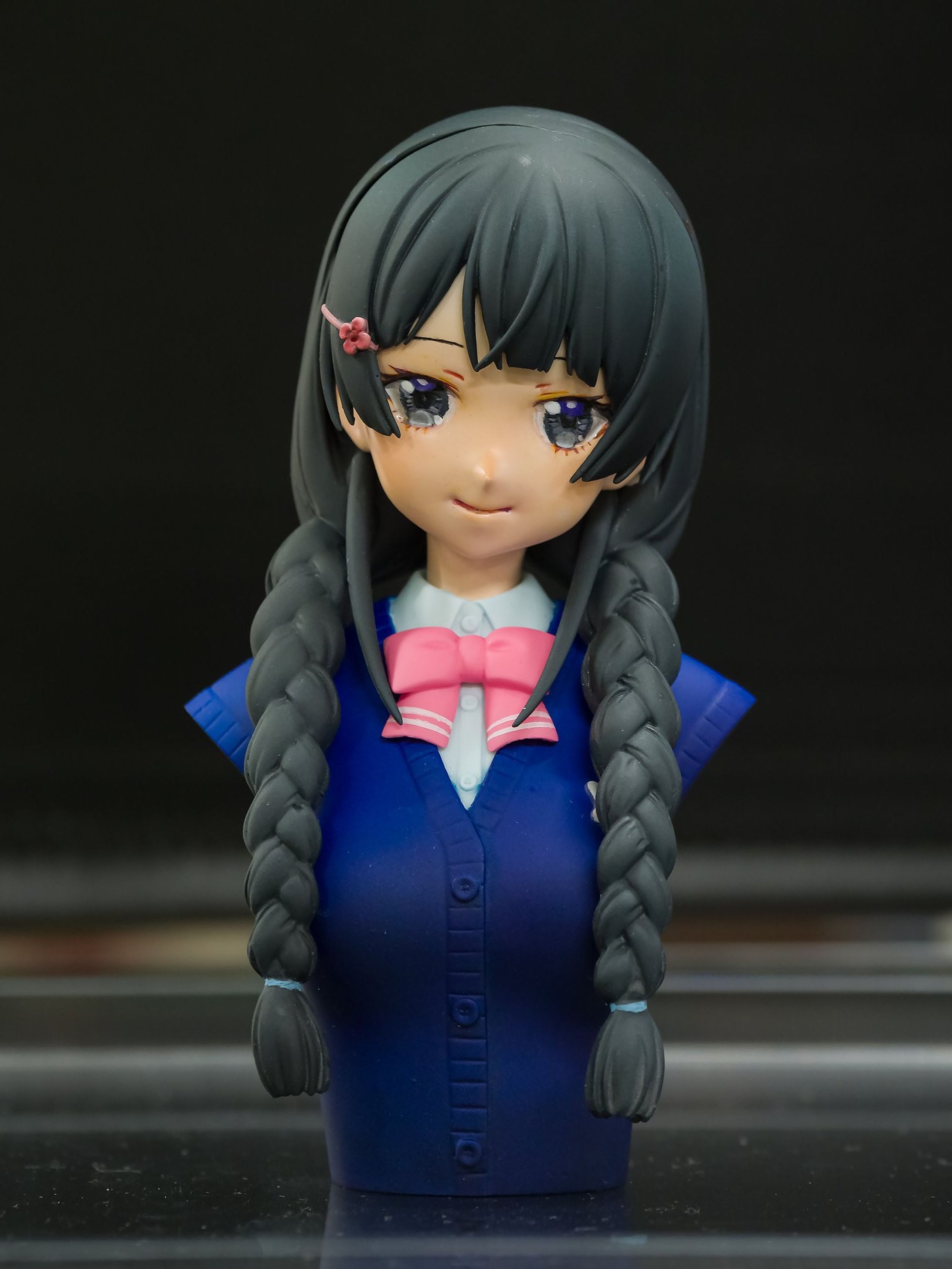 にじさんじ 月ノ美兎胸像-1
