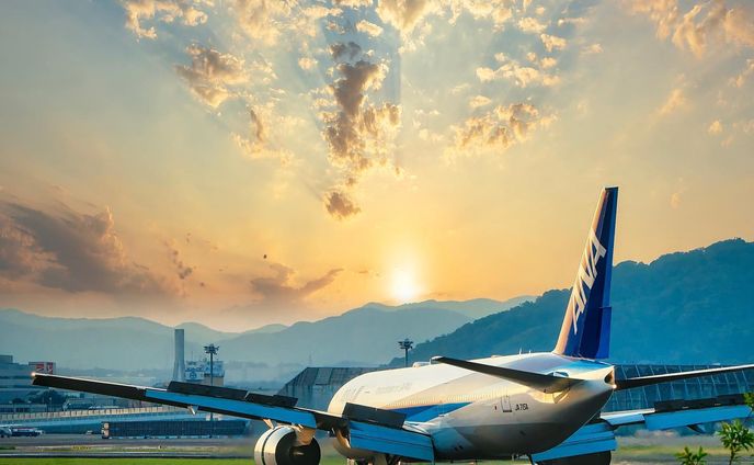 #飛行機撮影 

伊丹スカイパーク公式Instagram @skypark401 

ーーーーーーーーーーーー

ご覧頂きありがとうございます
気軽にフォローして貰えると嬉しいです！

Thank you for watching.
If you like it, please follow me.

▷ @takumapictures 

ーーーーーーーーーーーーーー

LOCATION：伊丹スカイパーク
CAMERA ：SONY a7Ⅳ
LENS：TAMRON E50-400 F4.5-6.3 A067
FE：100mm
ISO：1000
F値：F8
SS：1/400

撮影のご依頼はお気軽にDMで😊

#takumapictures 
#タクマピクチャーズ 
#伊丹スカイパーク 
#飛行機好きな人と繋がりたい 
#飛行機 
#飛行機写真 
#夕暮れ 
#風景写真 
#写真好きな人と繋がりたい 
#カメラ好きな人と繋がりたい 
#アニメのワンシーンのように 
#カメラ男子 
#カメラ女子 
#写真で伝えたい私の世界 
#ファインダー越しの私の世界 
#ファインダー越しの世界 

#japan #japantravel #japantrip #japanlife #japanphoto #japanstyle #japan_grate_view #japantravelphoto #japan_daytime_view #ana