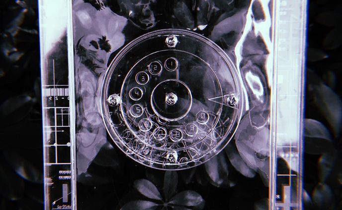 《ダイヤルパウチ》(2019)