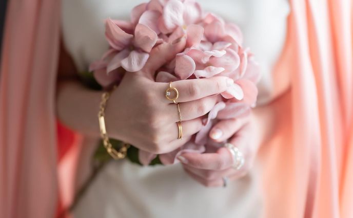 𖧷
𖧷𖧷𖧷
お気に入りが増えた𓂃𓂂﻿
.
@marcmirren のコズミックリングとチェーンブレスレットをnew in𓂃𓂂﻿
.
程よい存在感があって何にでも合わせやすい♡
.
すごい迷ったけどこれにして正解🙆‍♀️
.
なんかオトナ女子じゃない・・？
(すでに立派な大人ですが)
.
しかもすごくて、
今「送料無料、３つ選んで1品無料」キャンペーン開催中・・・！
すごくない・・・？！
二つ買ったら一個タダでもらえちゃう🤭
.
ディスカウントコード 

【 hanayaya15 】
(期間2020/6/30まで) 
で15%オフになるのだけど、
3つ選んで1個タダキャンペーンと併用できるからめっちゃお得なの🤭
.
おそろいしましょう♡
.
新しく公開されたコレクション　Art Deco Icon もめっちゃかわいいのでチェックしてみて😗
.
公式オンラインストア
https://marcmirren.com/jp/

@marcmirren #marcmirren #detailsbymm #マークミレン #北欧ジュエリー 
#ハンドメイドジュエリー　#ハンドメイドアクセサリー #アクセサリー好きさんと繋がりたい #ママコーデ #ママファッション #プチプラコーデ