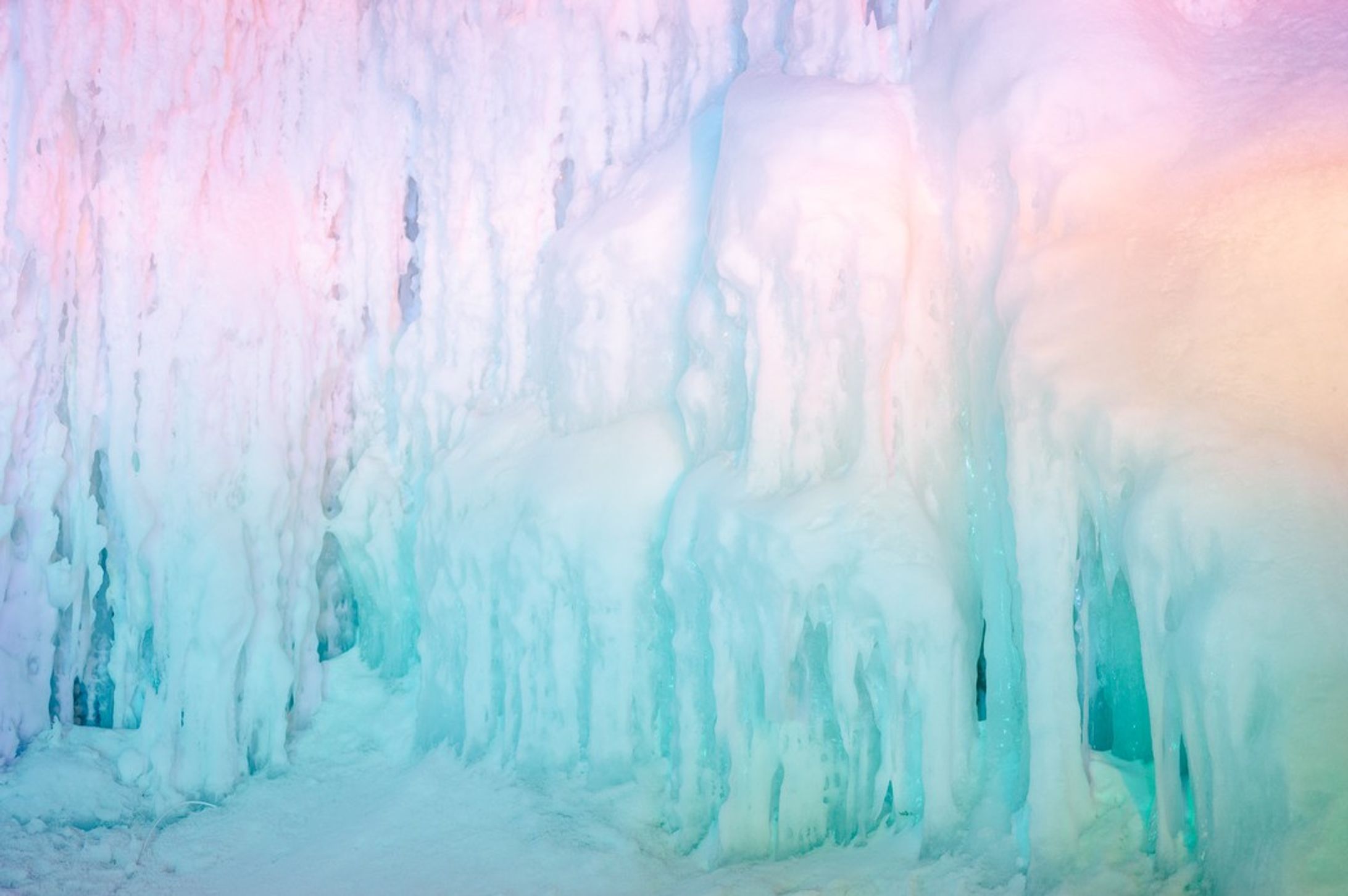 ⠀
【 北海道・上川町での移住生活日記 🏷Vol. 24】

GENICの企画で、上川町の暮らしを綴っていきます❄️
⠀
〰
⠀
今年何度か足を運んだ氷瀑まつり。気温やシーズンによって、氷の形状がどんどん変わっていくので、行くたびに新鮮な美しさがありました。
⠀
2枚目は層雲峡方面に行く途中で見つけた鹿。あったかくなってきたので、鹿が山から降りてきているそうです。

ラストは今住んでいるシェアハウスの豆苗。日に日に日照時間が伸びていくからか、すごく育つ。
⠀
#KAMIKAWORK
#genic_japan
#プチ移住
#北海道移住
⠀
#北海道
#上川町
#層雲峡

#hokkaido #hokkaidosgram #ひみつの絶景北海道 #行き先は北海道 #홋카이도 #홋카이도여행 #hibi_jp #todays_blue_collection #冬の北海道 #北海道の冬 #tokyocameraclub #naturelovers-1