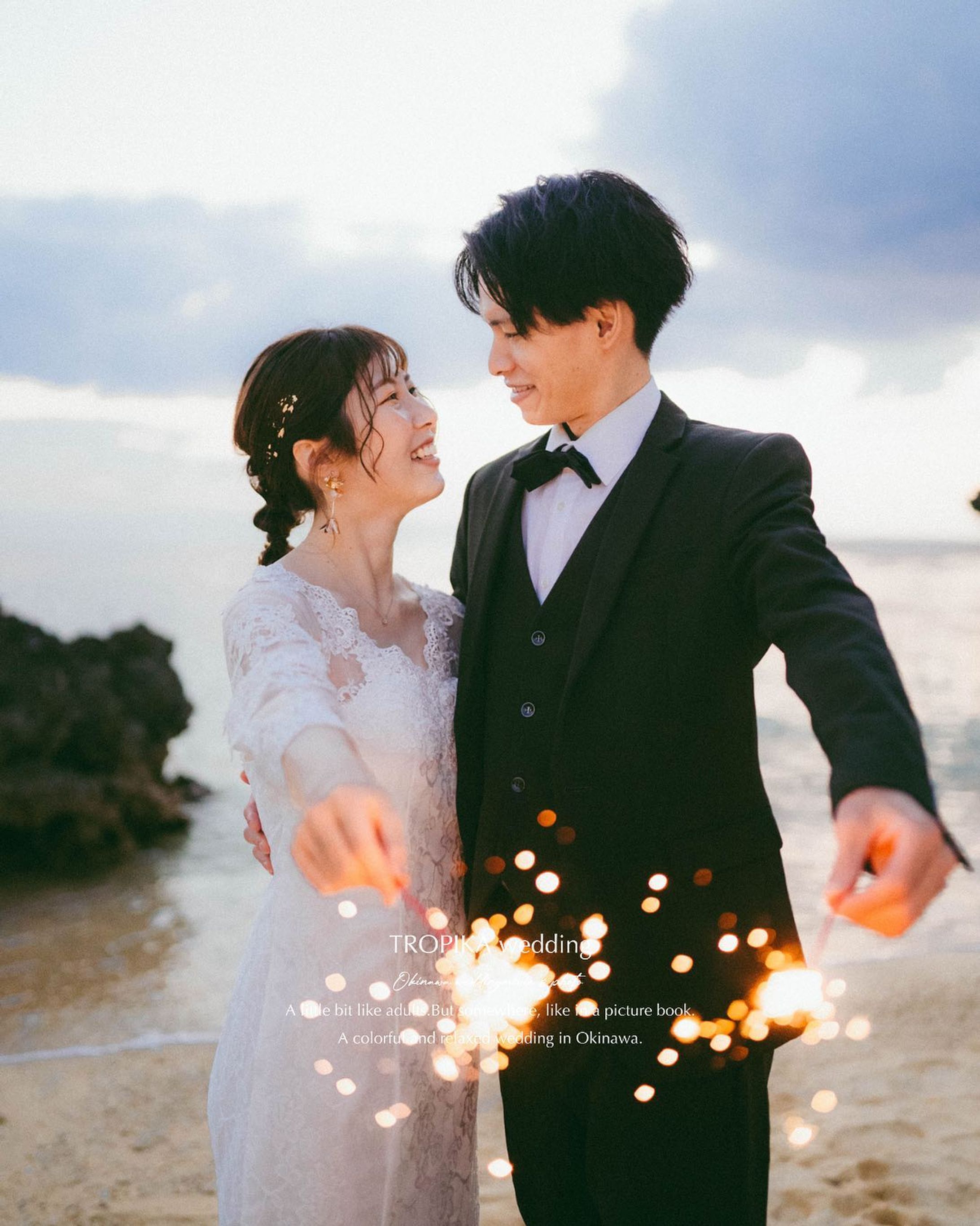 ・
【花火でロマンティックウェディング】

私たちは、ノーを言いません！！

こんな撮影がしたい✨
こんな小物を使いたい！！

みなさんのご要望をできる限り全て叶えられるよう
最大限のお手伝いをさせていただきます！

そして、経験を元に、沢山の提案が可能です😌

理想が沢山あるお客様も、
ざっくりとしたイメージがないお客様も、

1度、DMにてご連絡いただければ、嬉しく思います✨

一緒に考える時間から、楽しい体験にできればと考えております！お気軽にどうぞ🕊

┈┈┈┈┈┈┈┈┈┈
TROPIKA wedding 〈トロピカ〉では、

少しだけ大人で、
どこか夢で見た絵本のような世界💍

をコンセプトに沖縄で前撮りプロデュースをしております🌺

┈┈┈┈┈┈┈┈┈┈
▶料金プランはハイライトからご確認いただけます。
@tropika.wedding 

▶ご依頼・ご相談はDMにて

#沖縄ウェディング #沖縄ウェディングフォト #沖縄前撮りフォト #沖縄前撮り #花火ウェディングフォト-1