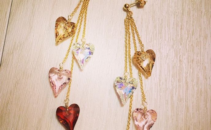 ハートのスワロでカラフルピアス♡
イヤリングバージョンもあり
 #ハンドメイドアクセ 
#ハンドメイド
#handmadeaccessory #yUu*
#スワロ#スワロフスキー
#ハート#オーダー
#オーダーお受け致します