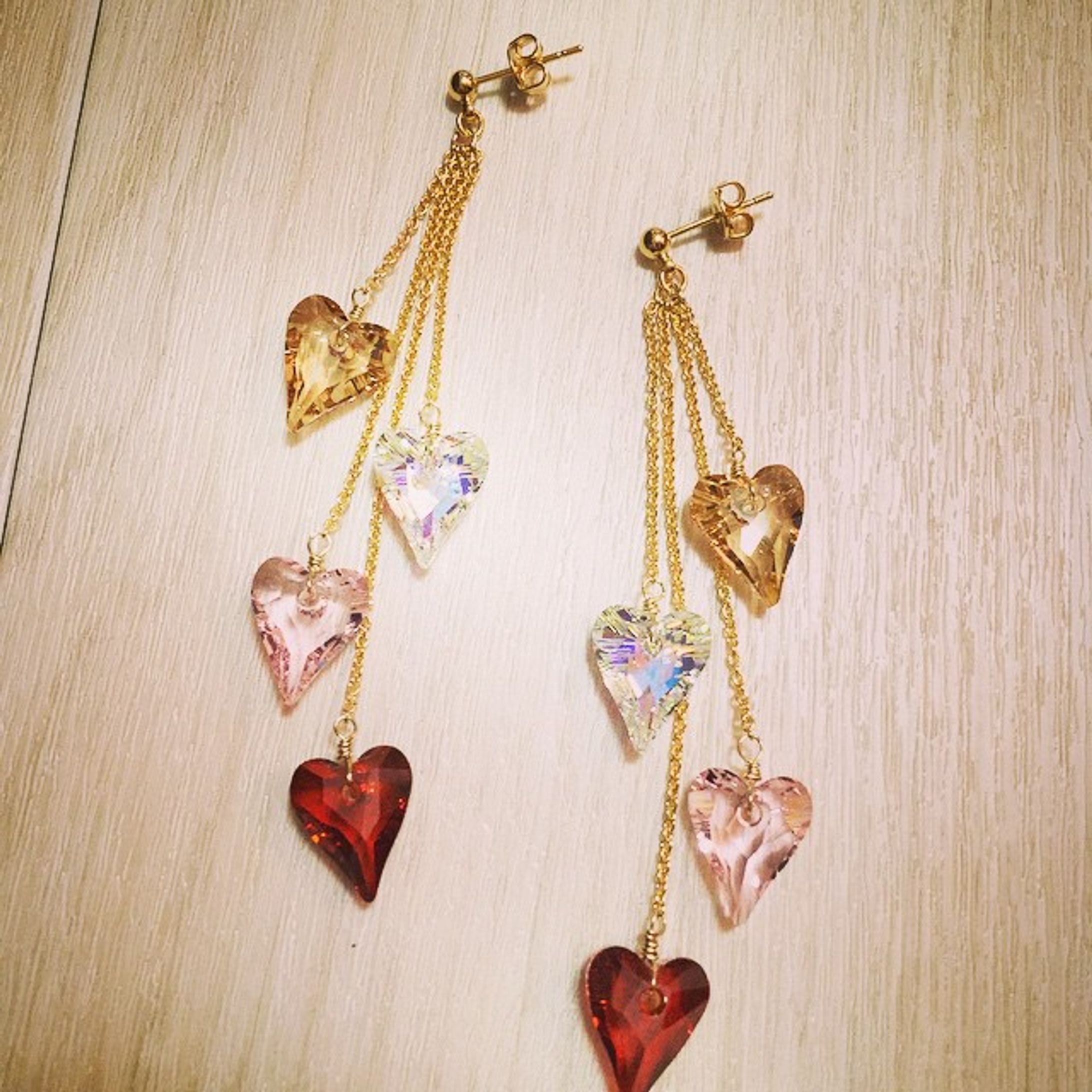 ハートのスワロでカラフルピアス♡
イヤリングバージョンもあり
 #ハンドメイドアクセ 
#ハンドメイド
#handmadeaccessory #yUu*
#スワロ#スワロフスキー
#ハート#オーダー
#オーダーお受け致します-1