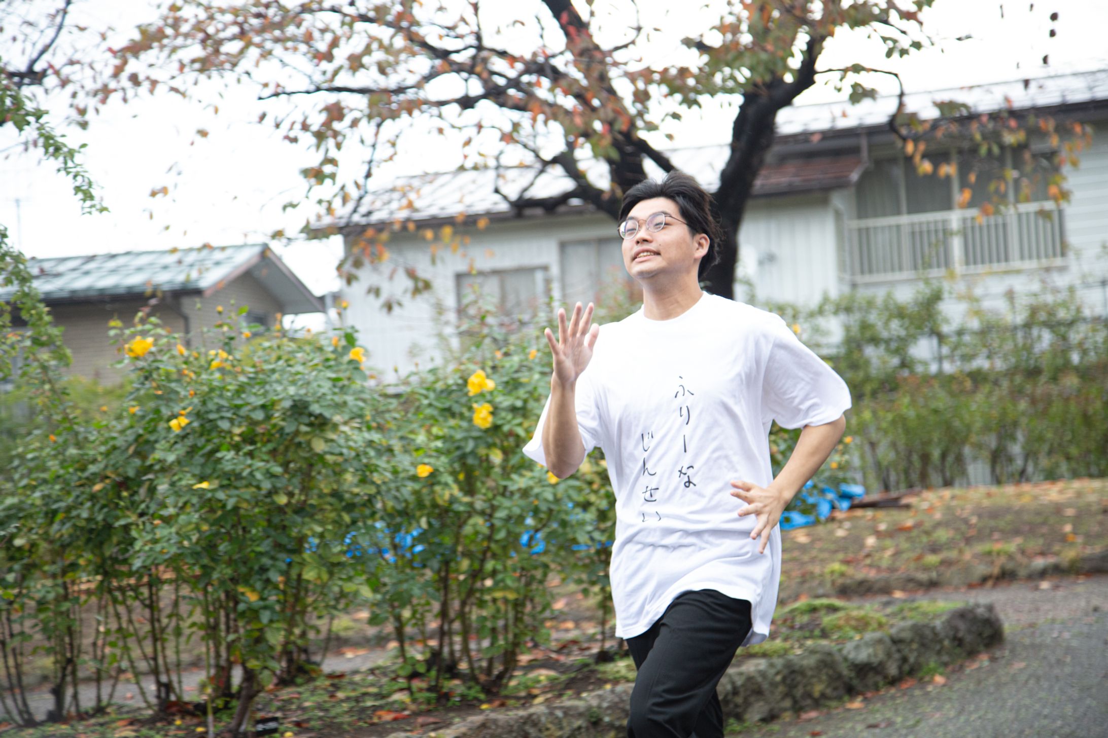 021.全力ダッシュをする男-1