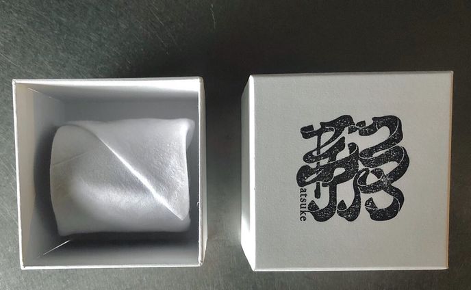 【works】

@atsuke_niigata のアクセサリー用パッケージなど完成しました。
以下リポストです.
.
.

Package ---------------------------------------------------- #sculpture #artsandcrafts #alminum #fusion#minimalart#three-dimensional work#art#welding#object#工芸#彫刻#アルミニウム#溶解#立体作品#アート#溶接#鍛金#金属工芸#オブジェクト#飾り金具#飾り金具細工#什器#アルミ什器 
#package #logo #design ---------------------------------------------------- ロゴ、パッケージ、梱包方法、
ポップをデザインしていただきました。
@kazama_misaki 
@ssmsm8