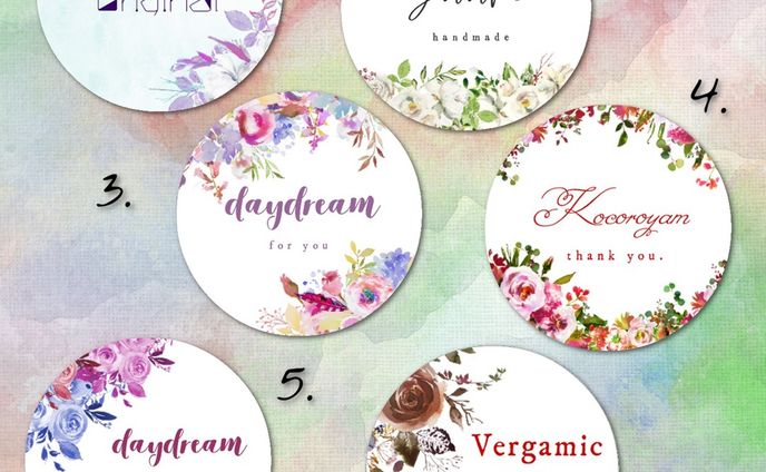 【＃19】：
斜め方向中心に、すきまが感じられるようにお花をあしらったデザインは、全体がすっきり見えやすいのがメリット。フォント収集にハマっていた時期だったためサンプル画像の字体が個性的ですが、ラフな手書き系やきゃしゃな字体もきれいに映えます。

◆◆【メルカリは8月27日頃までお休み中。ご予約のみ可能です】◆◆
↓↓↓
今すぐのご注文はminne・Creemaをご利用ください。プロフィール欄から飛べます。
【インスタ内で商品仕様やお値段を1から全部ご説明するお取引き】は承っておりません。
ご希望でしたらピンポイントで特定の商品用URLもお伝えできますので、必ず商品説明をご一読くださいませ。

----------﻿

直径は4cm。シールで一番人気の「ツヤあり丸型ショップシール」。﻿
商品箱の仕上げやサンキューシールにはもちろん、ノベルティにも。
﻿

※48枚：999円　から﻿

﻿
同じシリーズは﻿
#響のツヤ丸シール
﻿
---------------﻿
全商品は﻿
#hikarino_hibiki﻿
﻿
#アクセサリー台紙﻿
#ピアス台紙﻿
#ネイルチップ﻿
#ハンドメイドピアス﻿
#ハンドメイド ﻿
#ハンドメイドアクセサリー﻿
#名刺﻿
#名刺デザイン﻿
#名刺作成﻿
#アクセサリー﻿
#シールデザイン
#minneで販売中﻿
#メルカリ出品中﻿
#ショップカード﻿
#ショップシール﻿
#サンキューカード﻿
#サンキューシール﻿
#名刺オーダー﻿
#レジンピアス﻿
#レジンアクセサリー﻿
#天然石アクセサリー﻿
#お家サロン﻿
#隠れ家サロン﻿
#まつエクサロン﻿
#ハンドメイド好きさんと繋がりたい﻿
#ハンドメイド部﻿
#ハンドメイド作家