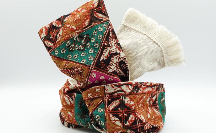 〰️new arrival〰️
🌿hemp fringe🍄

質感が素敵なヘンプ生地に同色のフリンジをつけてデザインしました。
リバーシブルの片面は夏のムードに合う色味のインポートコットン生地を使用しました。程よい存在感と涼しげな感じも出せてお使いいただきやすいです。

幅は今までのワイドサイズよりも約3cm広く、端先は約3.5cm広く、スカーフを巻いたようなボリューム感を出したり、サイドを織り込むと細くなったりと自由自在にアレンジ可能！端先を捻ると生地の出方も変えることが出来色々な雰囲気をお楽しみいただけます。

サイドはQPPA®︎オリジナルチャームがキラッと光り高級感をプラスしています。

〰️ターバンのご購入は〰️
✔︎以下のInstagramプロフィールリンク
@qppa.ii
@ii_mnm_lp

▶︎Creema 🔎QPPAで出てきます
▶︎minne 🔎QPPAで出てきます
💌ご購入方法が分からない場合はDMにてお尋ね下さい♡

.
.
.
.
#キュッパ #着せ替えターバン#エスニック #着せ替えターバン #日本製 #madeinjapan  #ターバンアレンジ #ターバン #ターバンヘア #ターバンコーデ #ヘアアレンジ #ヘアアクセサリー #ヘアアクセ #ヘアバンド#海 #湘南スタイル #茅ヶ崎市 #茅ヶ崎 #ヘアケアグッズ #時短ヘアアレンジ #ワイヤーターバン #フリンジ #フリンジターバン