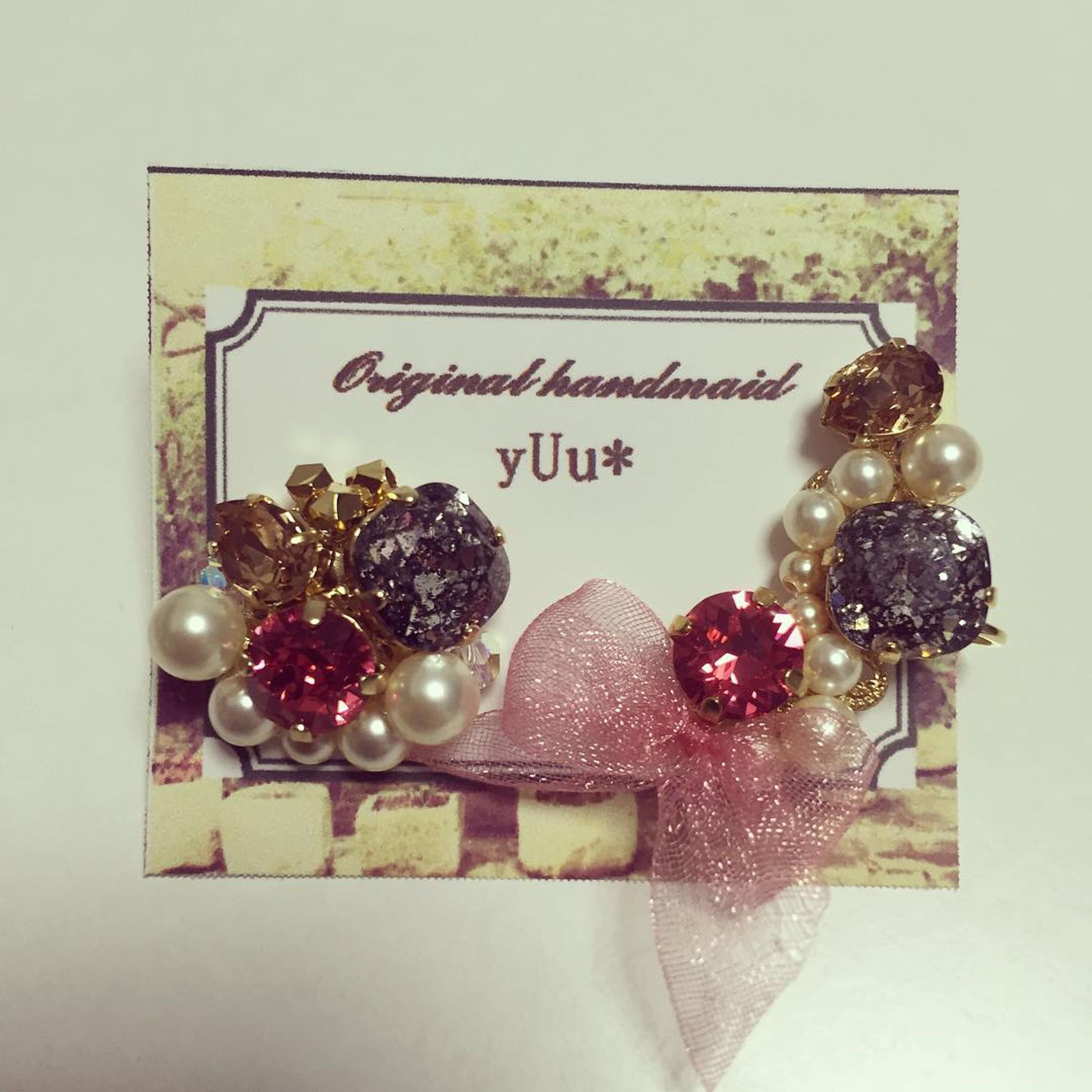 .
高校の友達♡茜さんからのオーダー品
ブラウンとブラックで引き締めつつも
インディアンピンクで
可愛らしさもプラス❤️❤️
茜をイメージして作りました😉💗
・
網目が入ったブラックパティナは
私のお気に入りです❤️
SW社2015年の新色✌️
・
気に入ってもらえると嬉しいなっ😜
3色展開でminneとcreemaにて販売中です💗
#高校の友達#高校が懐かしい#華の10代#ハンドメイドアクセサリー#ハンドメイド#アクセサリー#ピアス#イヤリング#yUu*#minne#creema#オーダー#オーダー品#order#オーダーお受け致します#handmade#handmadeaccessory#accessory#スワロフスキー-1