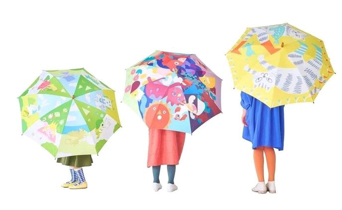 ＼repost／
KASANOWA ☂️✨
( @kasanowa_project )

5月17日より代官山 蔦屋書店1号館2階のキッズフロアにて「アートな傘と出会えるKASANOWA」イベントが始まりました！

ロシトロカは傘に『ブレーメンの音楽隊』の物語を描いています🐴🐶😼🐔🎺☔️/// 自分たちの傘も素敵な出会いがありますように😌
.
.
5月17日〜6月16日
代官山蔦屋書店1号館2階にて
.
.
#Repost @kasanowa_project with @use.repost
・・・
REPOST です。
【予告】
5月17日より代官山 蔦屋書店1号館2階の
キッズフロアにて「アートな傘と出会えるKASANOWA」イベントが始まります！
6月3日、4日にはクリエイターもお招きしてのイベントも開催いたします。詳細はキャプションをご覧ください。
*****************************************
#Repost @daikanyamatsutaya_kids with @let.repost 
• • • • • •
．
【予告】フェアのお知らせ

アートな傘と出会えるKASANOWAをご紹介します

5月17日〜6月16日
代官山蔦屋書店1号館2階にて

品質にもこだわり、アーティストとのコラボで傘をはじめとするレイングッズを展開しているKASANOWA
キッズサイズの傘は絵本がモチーフです。
馴染みのある物語をアーティストが描き、他では見ない心踊る傘になりました。
UVカットになっているので、日傘としてもご利用いただけます。

雨でも晴れでも物語をつれてお出かけしてみませんか。

またフェア期間中にクリエイターの方にご来店いただくイベンを開催します。

6月3日　13時〜18時
・チャンキー松本さんの似顔絵切り絵の会
・いぬんこさん作品販売&サイン会

6月4日 13時〜18時
・寺田順三さん作品販売&サイン会
・福田利之さんサイン会

似顔絵切り絵の会はpeatixからご予約承ります。
サイン会のご予約は不要です。

#代官山蔦屋書店
#daikanyamatsutaya 
#kasanowa
#カサノワ 
#寺田順三 #チャンキー松本 #いぬんこ #福田利之 
#絵本
#傘
#レイングッズ
***************************************
#見たことがない傘を作ろう #わくわくする傘を作ろう #大切にしたい傘を作ろう #kasanowa_project #傘の輪 #yamyam #ロシトロカ