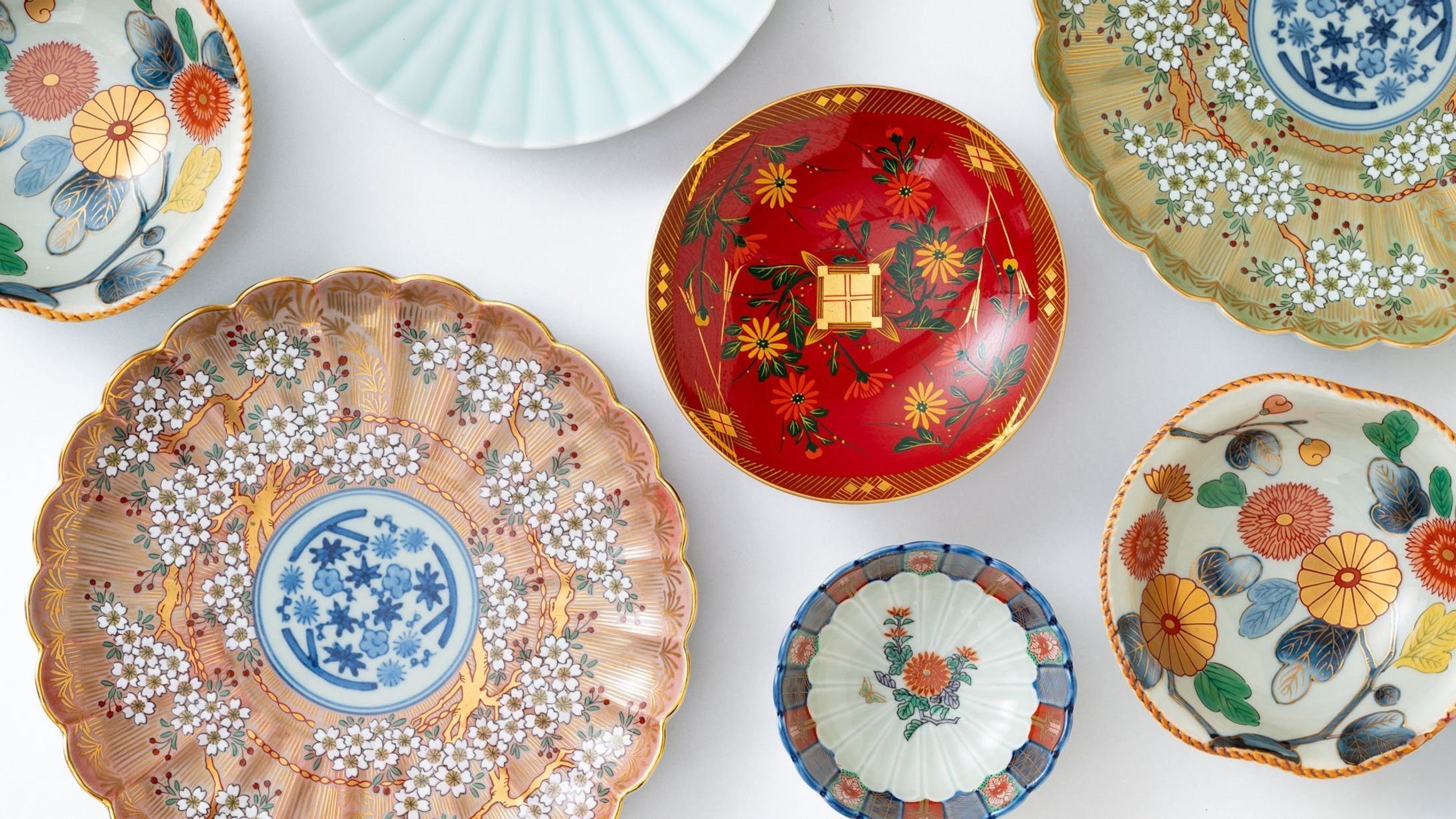 Our Favorite Chrysanthemum-Inspired Tableware Picks This Fall-1