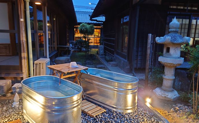 500坪ある築120年の古民家で……パエリアとサウナ！？　1日1組限定、店主の「おもてなし」への思い