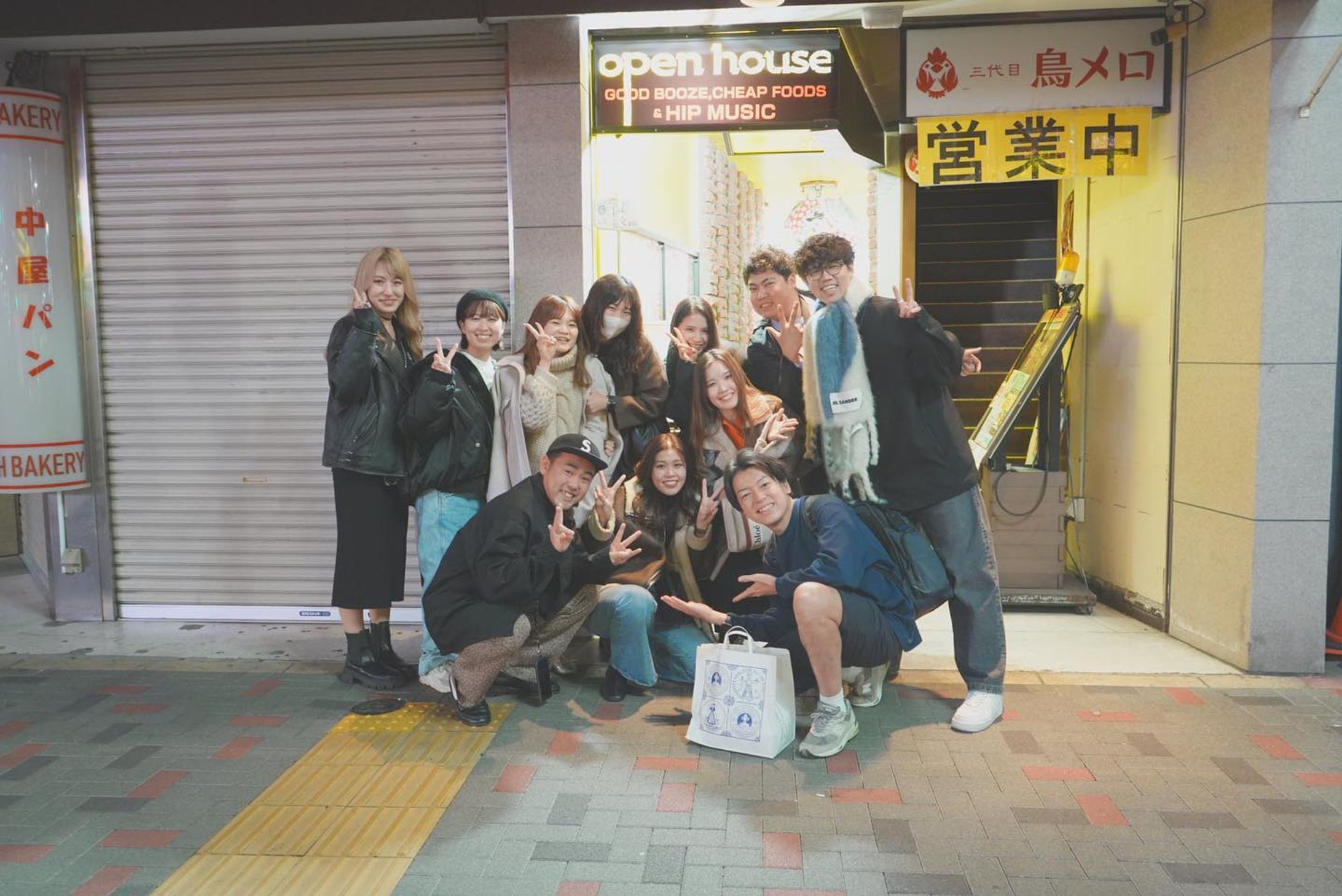 【金丸ユニット2016-2021】

2016年、ユニット制度の始動と共に4人からはじまった金丸ユニット。

年を追うごとに一人、また一人と増えて5年間を共にしました。

13年間の社会人生活の中で、「笑い・怒り・泣き」を共にしたメンバー。

苦楽を共にしたこのメンバーが、自分の人生でかけがえのない、何よりの財産。

転勤しても、キャリアパスしても、違う道に進んで離れても、一生大切なメンバーです。

@321ysk0425 
@sy_mitsui 
@0829kenta 
@321_tsuyumin 
@___tommy321 
@mitsui_nagoya_sasa 
@mitsui.nanse321-1