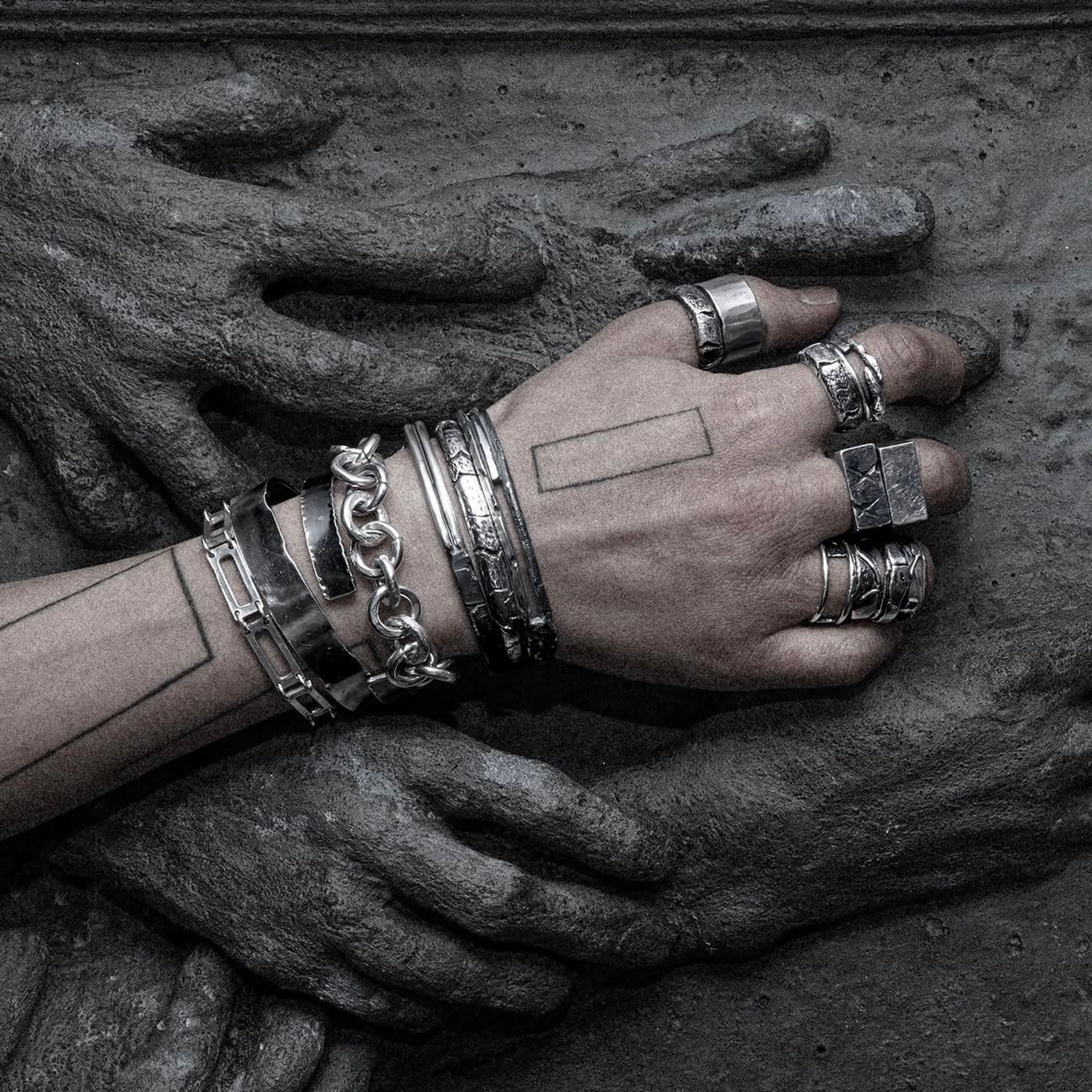 gifthand-1