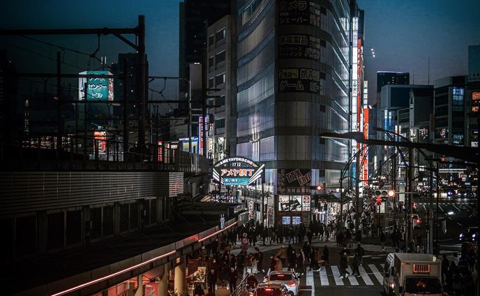 ↓写真を使ったグッズを販売中！
@chopstick.44

location :Nakameguro_Tokyo
camera : Nikon D3200📸

#photography #japancityblues #snapshots #photographer #streetphotography #street_photography #night 
#nightphotography #coty 
 #写真好きな人と繋がりたい #カメラ好きな人と繋がりたい #なにげない瞬間を残したい #写真#カメラ#キリトリセカイ #アメ横 #上野 #上野グルメ #上野ランチ #街明かり #東京さんぽ #東京観光 #ファインダー越しの私の世界#東京カメラ部