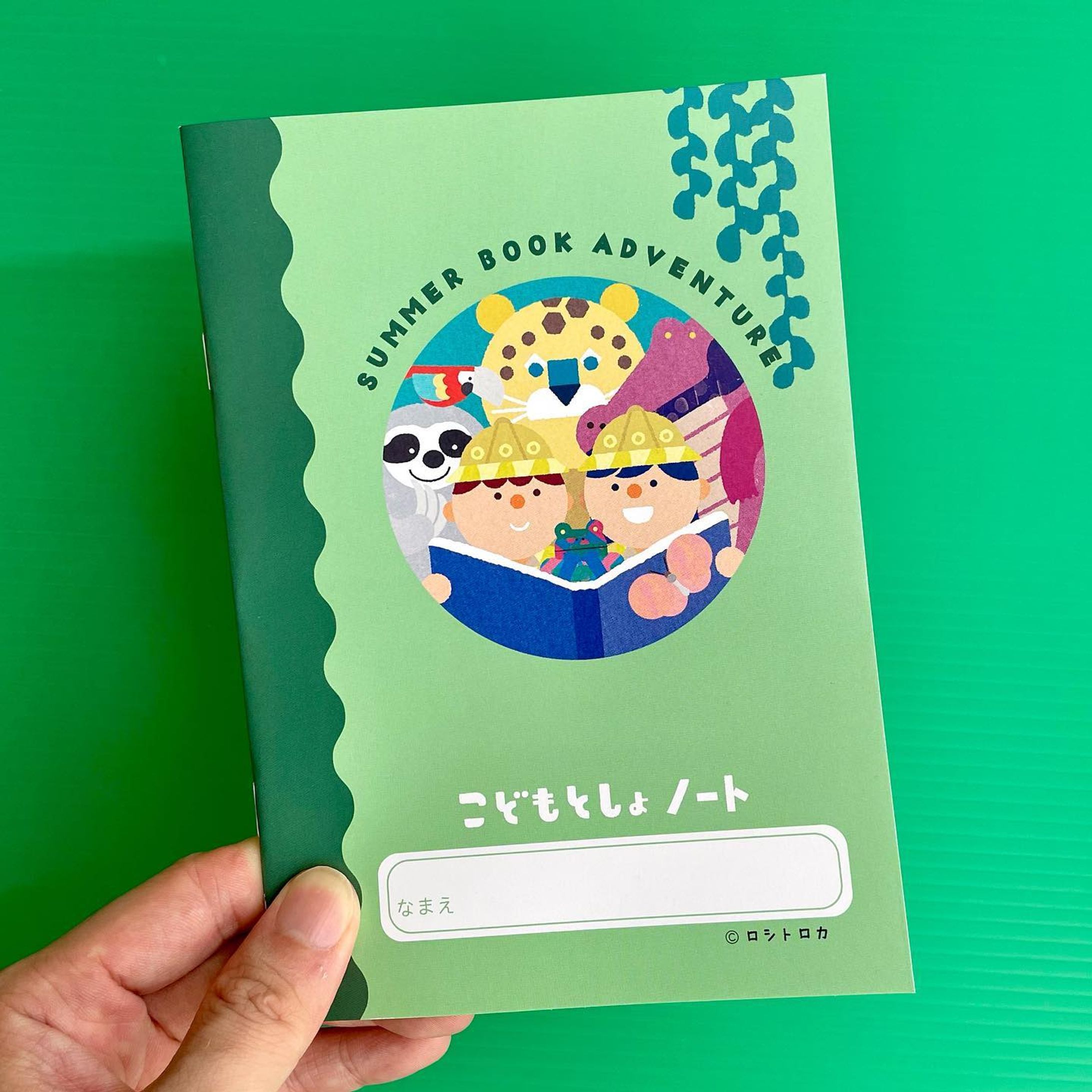 夏休み個展イベント『こどもとしょてん』ノベルティを作りました！🌟

スタンプラリーでスタンプをすべて集めて本を借りると、先着500名様にこのイベントでしか手に入らない「こどもとしょノート」をプレゼント！📘✨

みんな「こどもとしょかん」に集まれ〜！🙌
.
.

ーーーーーーーーーーー
和歌山市民図書館3周年イベント
ロシトロカ企画
『こどもとしょてん〜サマーブックアドベンチャー〜』
和歌山市民図書館4F「こどもとしょかん」
7/21(金)〜31(月)
9:00〜21:00 最終日17:00

グッズ販売　
蔦屋書店　7/1(土)〜31(月)
ーーーーーーーーーーー
冒険の地図を片手に、こどもとしょかんに隠された5つの宝を探すイベントです。お気に入りの本を探しながらスタンプを集めよう！

#ロシトロカ #lositoloca
#イラスト #イラストレーション
#illust #illustration #illustrator
#illustrationworks #animal
#animalillustration 
#childrenillustration #🐺🐏
#和歌山市民図書館 #夏休み #summer #wakayamaciviclibrary #イベント #スタンプラリー-1