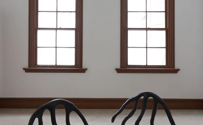 前髪
2022.12.23
FRP、合成樹脂塗料

　　

洋物ホラーのようなお部屋　　
その 場 に置いてある佇まいを感じてもらいたい。

#sculpture #drawing #illustration #art#work#illust #ジェスモナイト#frp#jesmonite #uniball #uniballsigno #ballpointpen #彫刻#立体#fashion #メイク#前髪#hairstyle #hair#beauty #ドローイング#イラスト#horror