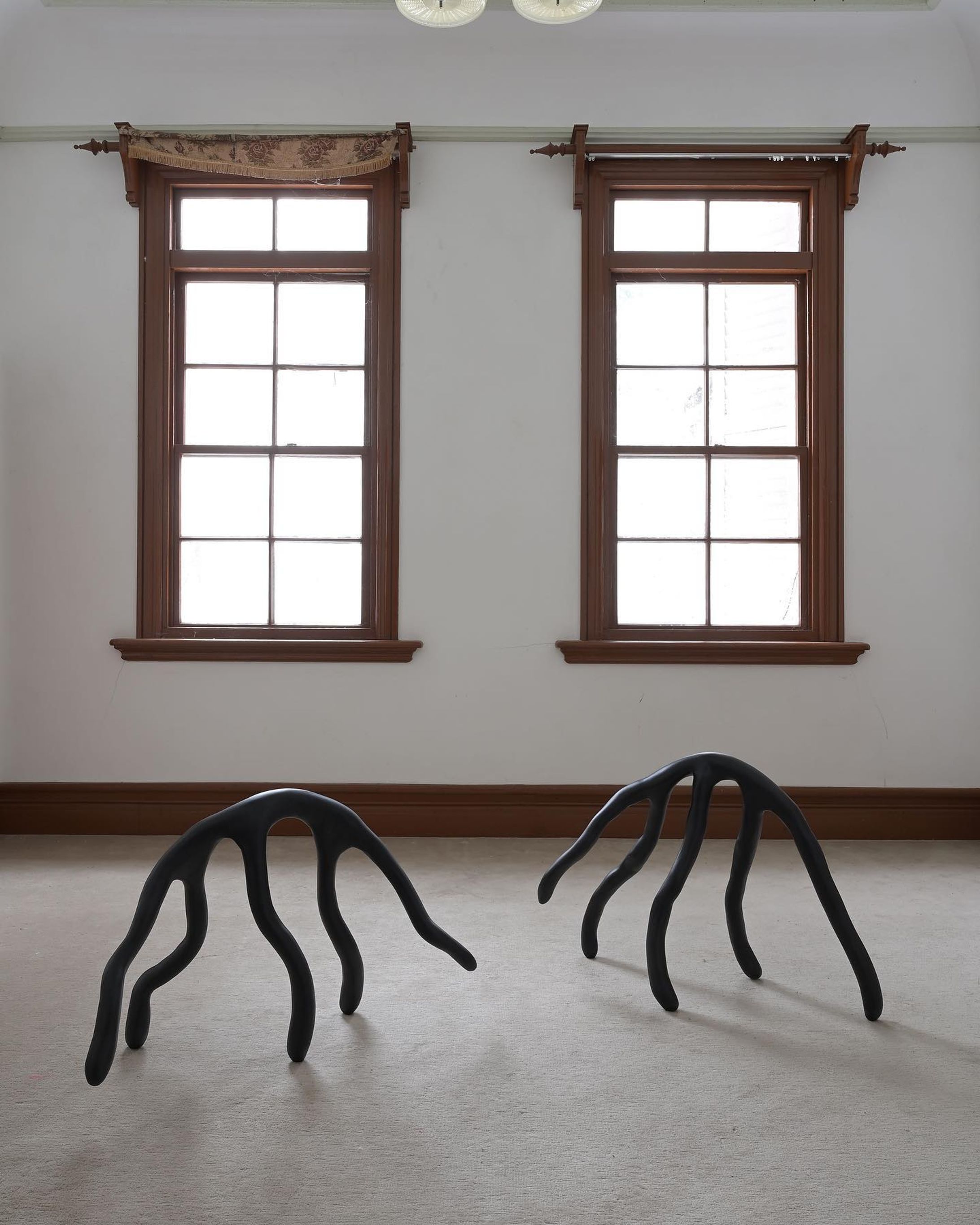 前髪
2022.12.23
FRP、合成樹脂塗料

　　

洋物ホラーのようなお部屋　　
その 場 に置いてある佇まいを感じてもらいたい。

#sculpture #drawing #illustration #art#work#illust #ジェスモナイト#frp#jesmonite #uniball #uniballsigno #ballpointpen #彫刻#立体#fashion #メイク#前髪#hairstyle #hair#beauty #ドローイング#イラスト#horror-1