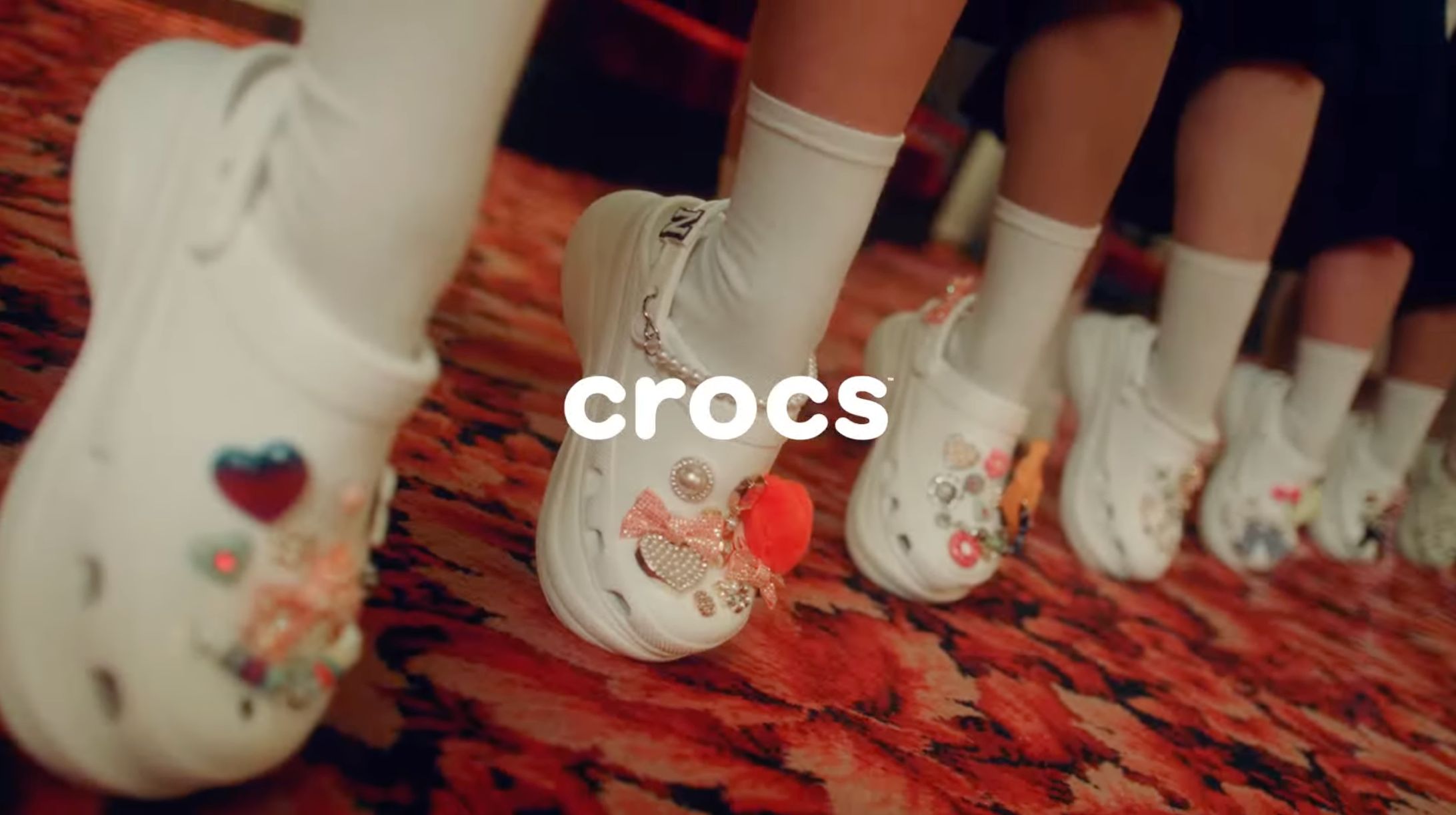crocs×アバンギャルディ　WEB CM-1