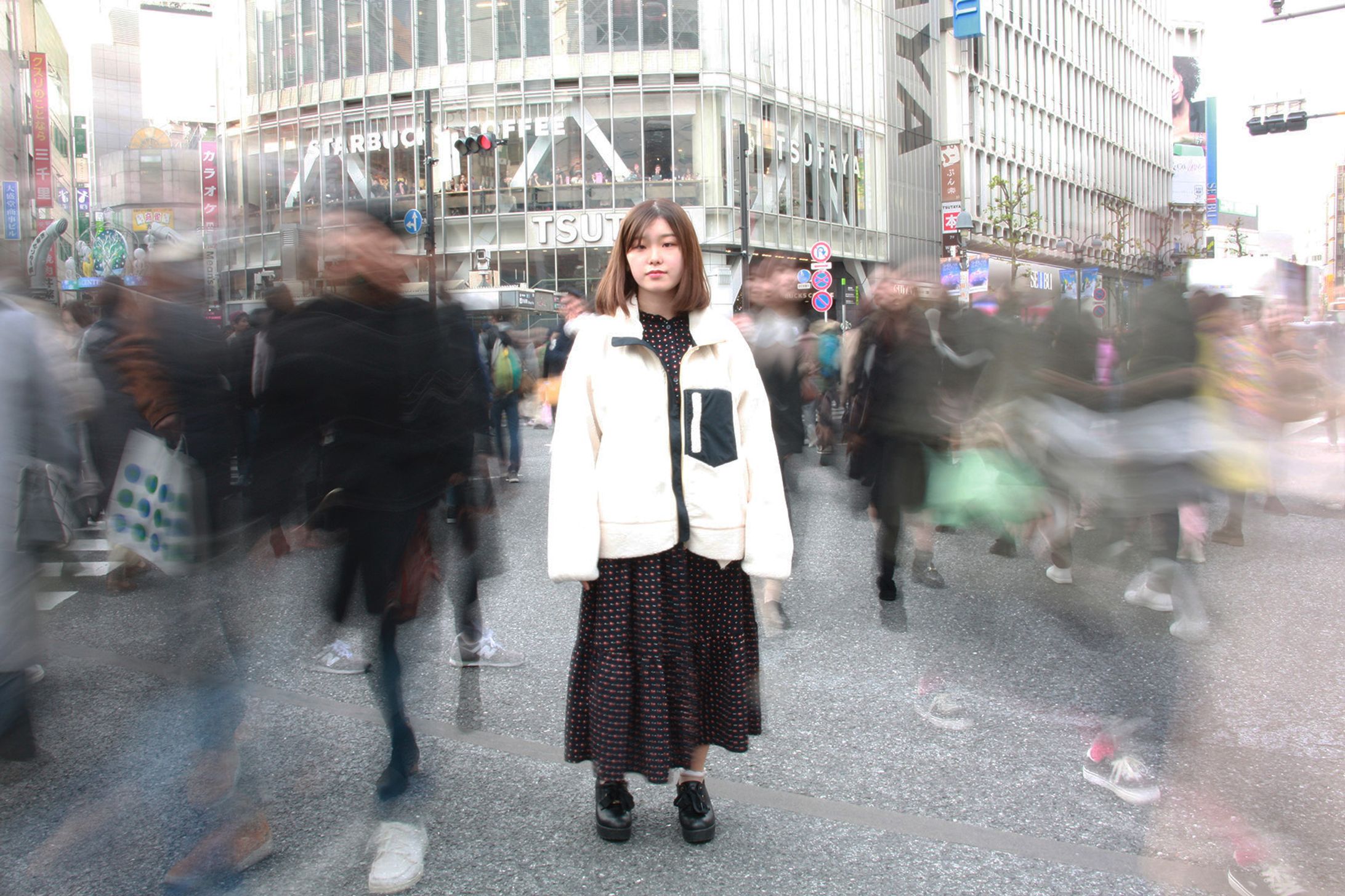 20191201＿応用課題②人々の中でたたずむファッションポートレート-1