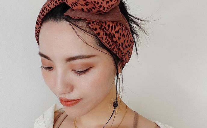 ️𝒏𝒆𝒘 𝒂𝒓𝒓𝒊𝒗𝒂𝒍〰️
♻️𝒖𝒑𝒄𝒚𝒄𝒍𝒆 𝒎𝒂𝒖𝒗𝒆 𝒑𝒊𝒏𝒌 𝒍𝒆𝒐𝒑𝒂𝒓𝒅🐆

ヴィンテージライクな色落ち感が素敵なアップサイクルのレオパード柄シャツと
ちょうど良い具合のモーヴピンクの上質なレーヨン生地を見つけたのでリバーシブルでデザインしました。

幅は今までのワイドサイズよりも約3cm広く、端先は約3.5cm広く、スカーフを巻いたようなボリューム感を出したり、サイドを織り込むと細くなったりと自由自在にアレンジ可能！端先を捻ると生地の出方も変えることが出来色々な雰囲気をお楽しみいただけます。

デイリーウェアはもちろん古着のお洋服とも相性抜群です！
レオパード柄はカジュアルに、モーヴピンクの方は綺麗めとして使い分けして下さい。

1枚あれば年中お楽しみいただけるアップサイクルのシャツを使用したQPPA®︎を是非お楽しみ下さい。
サイドはQPPA®︎オリジナルチャームがキラッと光り高級感をプラスしています。

〰️ターバンのご購入は〰️
✔︎以下のInstagramプロフィールリンク
@qppa.ii
@ii_mnm_lp

▶︎Creema 🔎QPPAで出てきます
▶︎minne 🔎QPPAで出てきます
💌ご購入方法が分からない場合はDMにてお尋ね下さい♡

.
.
.
.
#キュッパ #着せ替えターバン#エスニック #着せ替えターバン #日本製 #madeinjapan  #ターバンアレンジ #ターバン #ターバンヘア #ターバンコーデ #ヘアアレンジ #ヘアアクセサリー #ヘアアクセ #ヘアバンド#海 #湘南スタイル #茅ヶ崎市 #茅ヶ崎 #ヘアケアグッズ #時短ヘアアレンジ #ワイヤーターバン#アップサイクル #レオパード #モーヴピンク