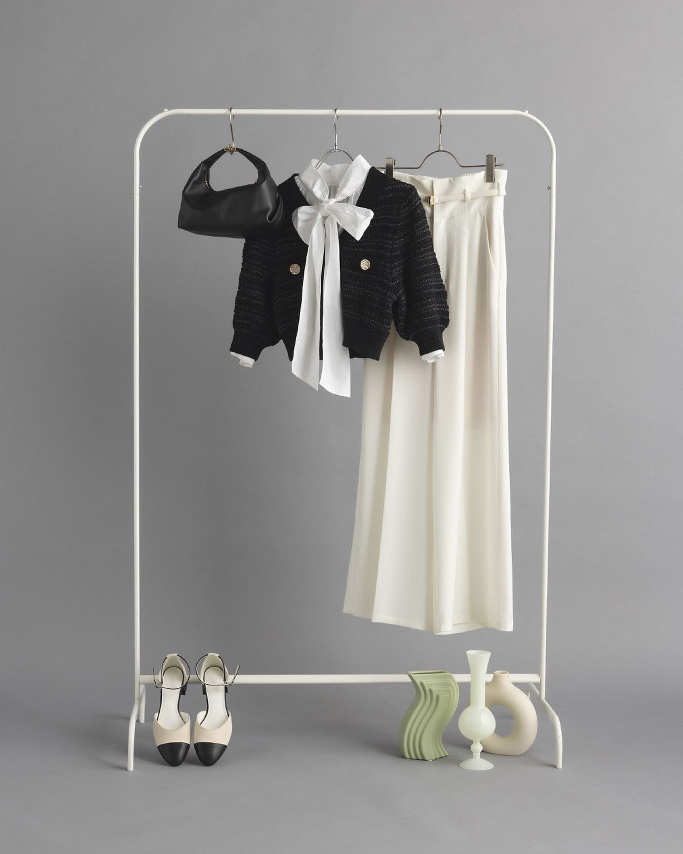 OCCASION STYLING.
━━━━━━━━━━━━━━━━
春になるとハレの日など行事が増えてくる時期。

そんないつもとはちょっと違うオケージョンにおすすめしたいスタイリングのご紹介。

ぜひコーデ&お買い物の参考にしてみてください♡

商品詳細はアイテムをタップまたは
プロフィールのサイトURLをクリック✔
━━━━━━━━━━━━━━━━
#SHELTTERWEBSTORE #SWS
#MOUSSY #SLY #rienda #AZULBYMOUSSY
#2023ss #spring2023
#ootd #outfit #outfitoftheday
#occasionwear #mode #modefashion #monotone #blackandwhite-1