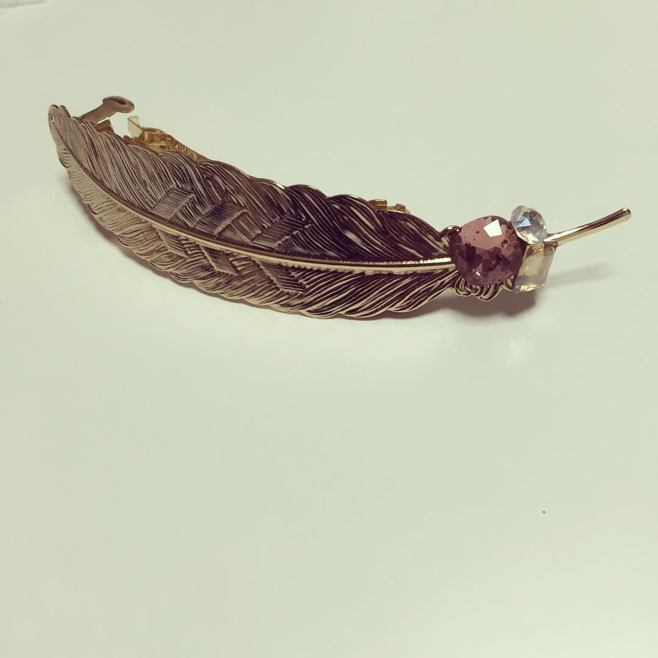 .
feather barrette【フェザーバレッタ】
シンプルなままじゃ物足りず 
結局スワロ乗せちゃうっていう。
それでもまだ物足りず。笑
・
でも着けるの楽しみ♡
イヤリングも実はある。笑
#ハンドメイド#ハンドメイドアクセサリー#アクセサリー#バレッタ#手作り#羽根#スワロ#スワロフスキー#yUu*#オーダーお受け致します#シンプル#ヘアアレンジ#ヘア#ヘアアクセサリー#ヘアアクセ#ヘア小物#雑貨#handmade#accessory#handmadeaccessory#barrette#order#simple#feather#hair#hairarrange#minne#creema-1