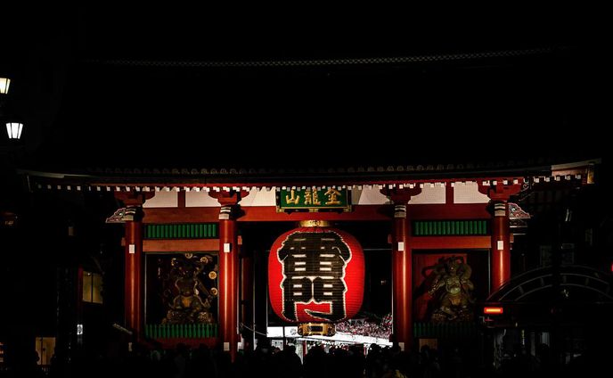 ↓写真を使ったグッズを販売中！
@chopstick.44

location :Asakusa_Tokyo
camera : Nikon D3200📸

#photography #japancityblues #snapshots #photographer #streetphotography #street_photography #night 
#nightphotography #asakusa 
 #写真好きな人と繋がりたい #カメラ好きな人と繋がりたい #なにげない瞬間を残したい #写真#カメラ#キリトリセカイ #浅草 #浅草寺 #浅草グルメ #浅草観光 #雷門 #東京さんぽ #東京観光 #ファインダー越しの私の世界#東京カメラ部