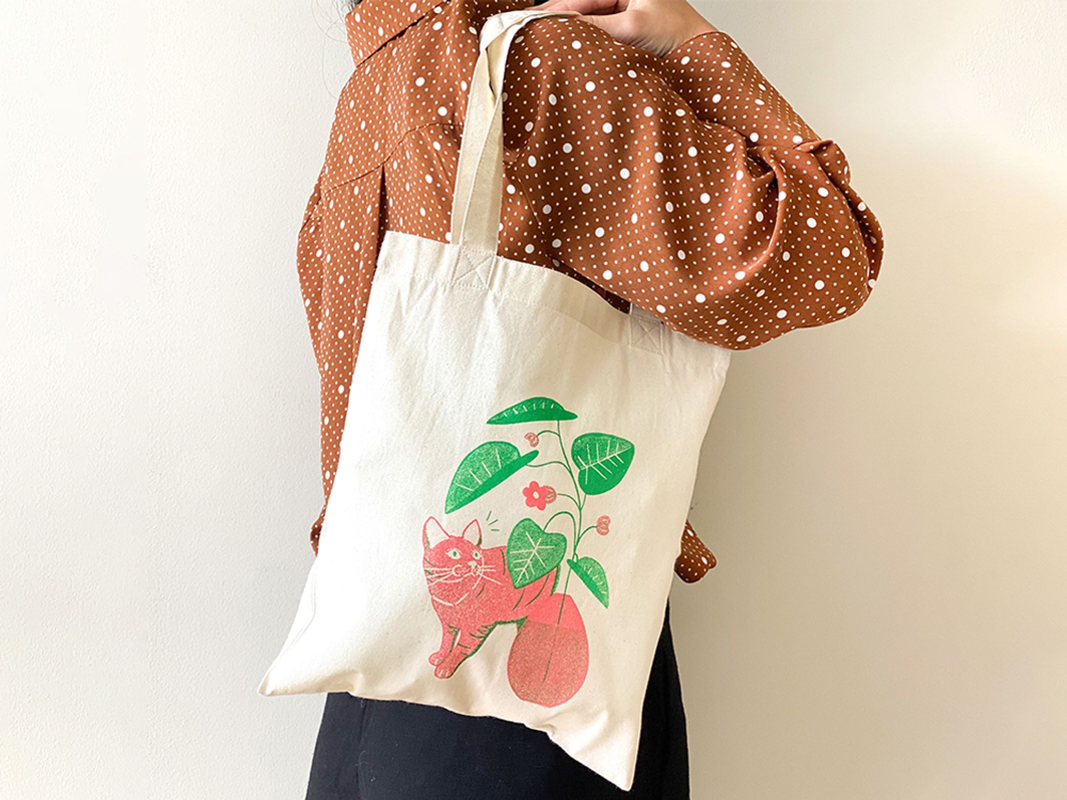 トートバッグ 猫ちゃんと植物 B5サイズ -コーラル×グリーン--1