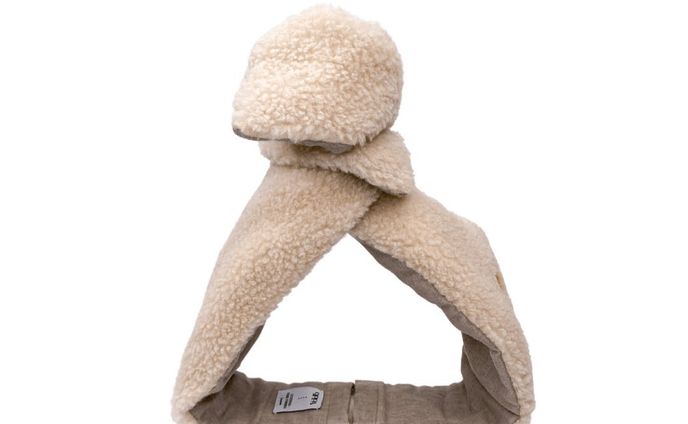 ホワイトボアのカバー。
クリームがかったホワイトが使いやすく、ワントーンコーデに合わせても可愛いです。
裏地はガーゼ生地なので額の痒みもなく安心してお使いいただけます。

.
.
.
.

#ターバン#キュッパ #着せ替えターバン#エスニック  #着せ替えターバン #日本製 #madeinjapan  #ターバンアレンジ #ターバンヘア #ターバンコーデ #ヘアアレンジ #ヘアアクセサリー #ヘアアクセ #ヘアバンド#海#ホワイトコーデ #fashion #new