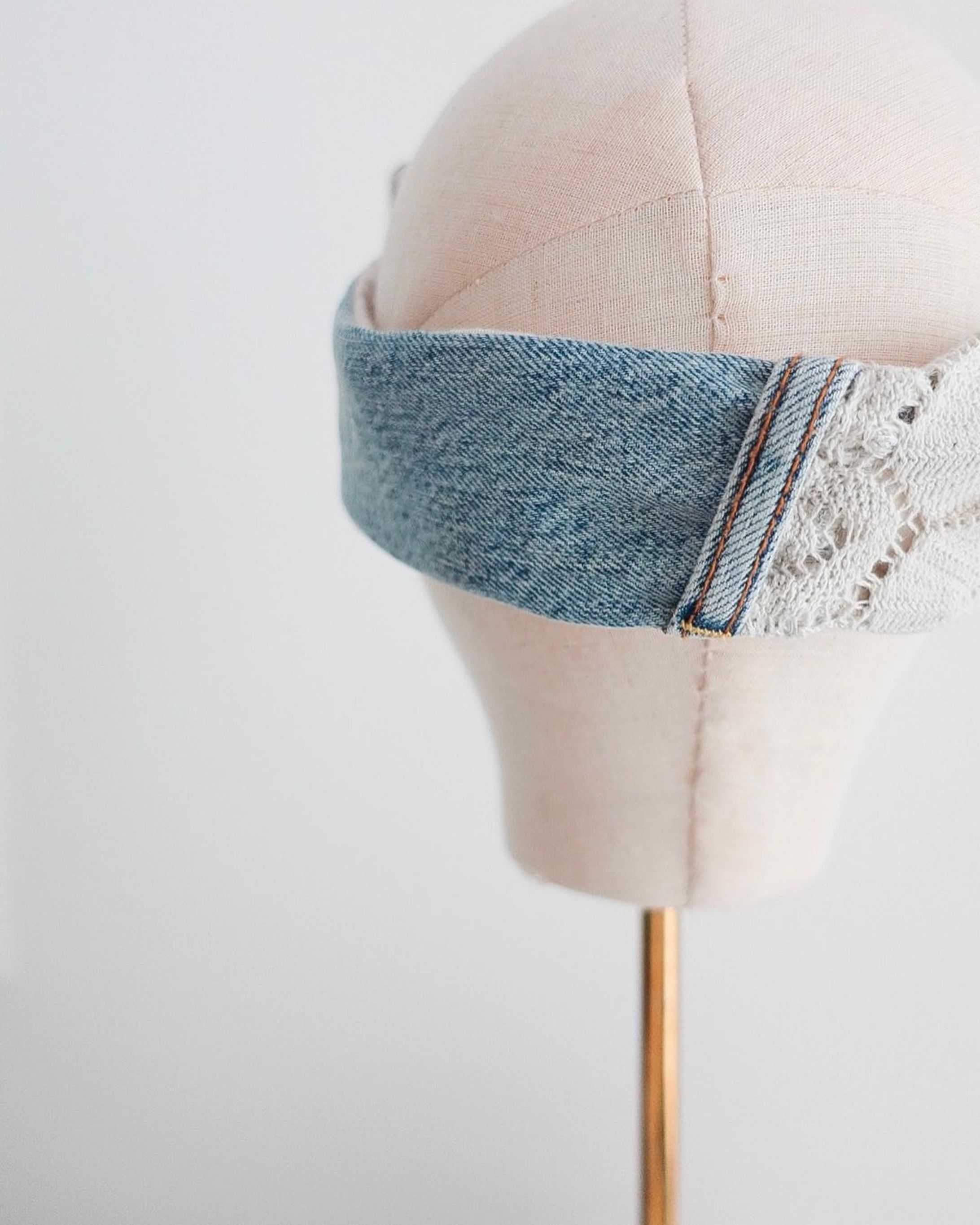 【リクエスト再入荷】
多くのご希望をいただきました、
アップサイクルデニム＆コットンレース🕊 

本日枚数限定で再入荷しております。

1つとして同じデザインがない、
アップサイクルデニム。
ぜひこの機会に
qppA®︎コレクションの仲間に...🪞✨

完売後、再入荷はございませんので
お早めのご購入をおすすめ致します。

┄┄┄┄┄┄┄┄┄┄┄┄
ꕀ 11月のご試着スペースオープン日ꕀ
30日(水)11:30-/13:00-
▲時間の微調整は可能です。
DMより、ご希望日時を添えてお気軽にご予約お願い致します。

📚ご試着スペースでは、
着せ替えターバン・ナイトキャップ・シュシュの実物をご試着・ご購入可能です。
また、巻き方から丁寧にお伝えさせて頂きますので、ご自宅でも安心して
ご使用いただけるようになります☺️

日々、よりキュッパをお楽しみいただけるようになると思いますので、
お気軽にご来店下さい🚩
皆さまにお会い出来る事を
楽しみにしております💐

#ターバン #ターバンアレンジ #身だしなみ #美髪 #retromood #vintagestyle #ヘアターバン #ターバン帽子 #ワイヤーターバン #湘南 #茅ヶ崎 #ヘアアクセサリー #qppa #キュッパ #着せ替えターバン #デニムターバン #アップサイクルファッション-1