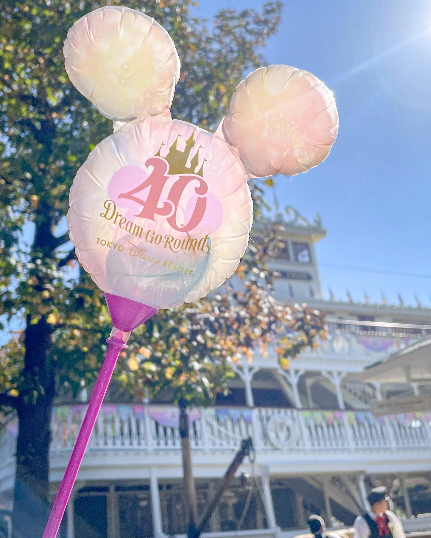 東京ディズニー】💛💚🩵🩷🐭Photo Idea せっかく4人揃ったので 色違いカチューシャでディズニー楽しんできた🎈 新作のスパンコール カチューシャが キラキラで可愛い🥰 ワッフルがクリスマスバージョンになってて 行列だったけど食べたかったから頑張って並ぶことに ...