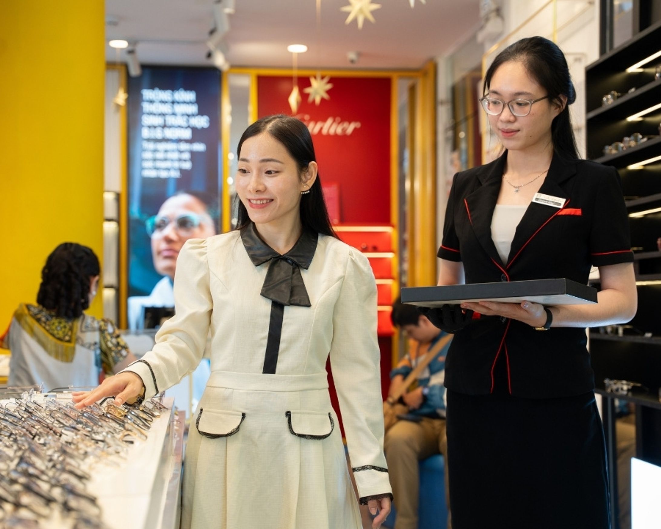 Sự khác biệt của mắt kính chính hãng loại 1 tại Kính Hải Triều-1