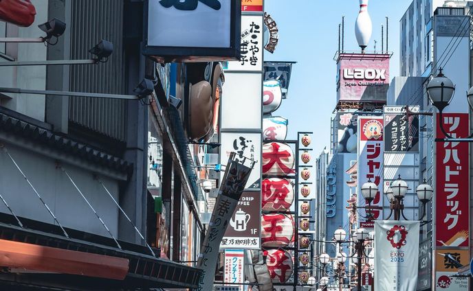 .
今日も一日お疲れ様でした🦴
これからお仕事の方、お仕事中の方はほどほどに🔥
.
.
(at. #道頓堀 )
.
#streetsnap #japan_daytime_view
#streetphotography #streetshootjapan #urbanandstreet #streetclassics #streetactivity #street_photo_daily
#street_incity #streetview #streetleaks #streetlife #streetartjaponism #best_moments_street #japancityblues 
#路地裏 #スナップ写真
#ファインダー越しの私の世界 #写真好きな人と繋がりたい
#大阪 #大阪観光 #osakajapan  #osakatrip