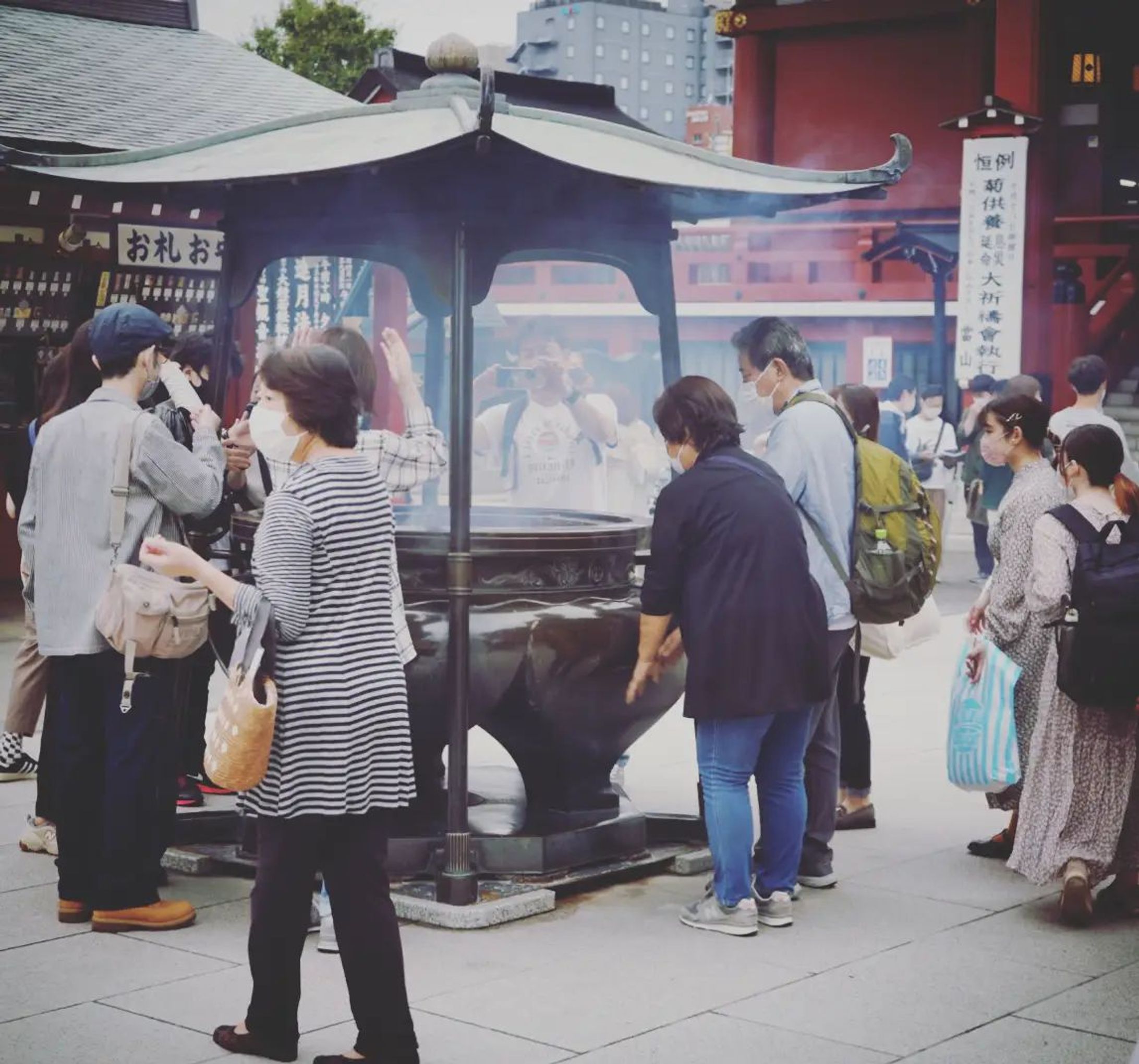 煙浴
#α7iii#東京都#台東区#浅草#浅草寺#常香炉-1