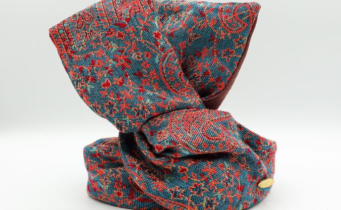 Creemaさんの
@creemajp 
【抜け感のある夏のおしゃれ“大人エスニック”】にQPPA®︎のカシミアシルクのリバーシブルカバーを掲載掲載していただきました！

とろっと柔らかいカシミアとシルクの鮮やかなブルーが綺麗なエスニック柄の生地と上質なモーヴピンクの麻レーヨン生地の組み合わせのオールシーズン対応のカバー。
綺麗な色味の生地で派手になりすぎたくないけれど、鮮やかなターバンを巻きたい方にもおすすめです👐🏽

残りわずかとなりますので是非チェックしてみて下さい♡

◼︎画像はレギュラーサイズ

#クリーマ #creema特集 #creemaで販売中 #大人エスニック #大人ターバン #シルクターバン #夏のおしゃれ #ヘアターバン #ターバンコーデ #ヘアバンド #ヘアバンドアレンジ #ヘアバンドコーデ #夏ヘア #夏ヘアアレンジ #着せ替えターバン #カシミアシルク #creema特集掲載作品 #湘南 #湘南スタイル #shonan #shonanlife #shonanstyle