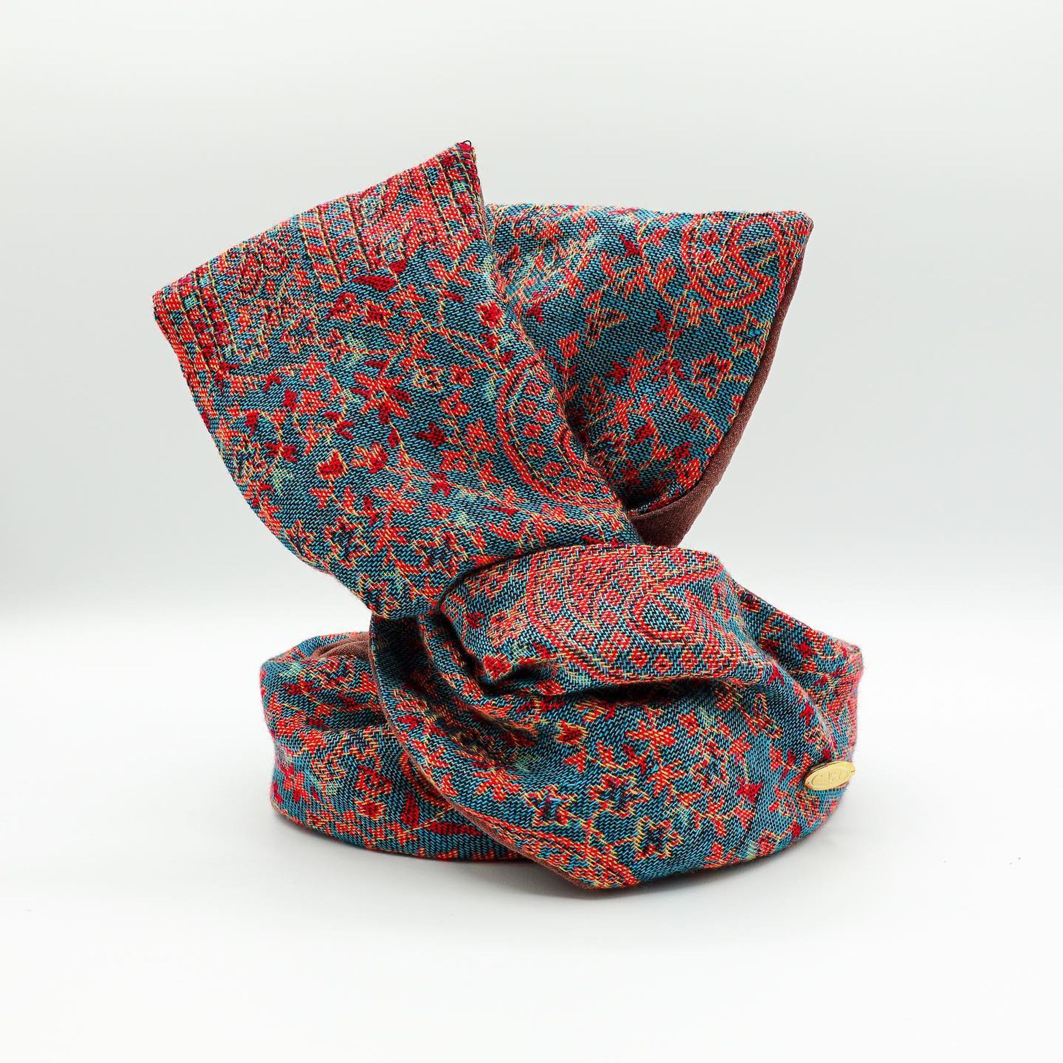 Creemaさんの
@creemajp 
【抜け感のある夏のおしゃれ“大人エスニック”】にQPPA®︎のカシミアシルクのリバーシブルカバーを掲載掲載していただきました！

とろっと柔らかいカシミアとシルクの鮮やかなブルーが綺麗なエスニック柄の生地と上質なモーヴピンクの麻レーヨン生地の組み合わせのオールシーズン対応のカバー。
綺麗な色味の生地で派手になりすぎたくないけれど、鮮やかなターバンを巻きたい方にもおすすめです👐🏽

残りわずかとなりますので是非チェックしてみて下さい♡

◼︎画像はレギュラーサイズ

#クリーマ #creema特集 #creemaで販売中 #大人エスニック #大人ターバン #シルクターバン #夏のおしゃれ #ヘアターバン #ターバンコーデ #ヘアバンド #ヘアバンドアレンジ #ヘアバンドコーデ #夏ヘア #夏ヘアアレンジ #着せ替えターバン #カシミアシルク #creema特集掲載作品 #湘南 #湘南スタイル #shonan #shonanlife #shonanstyle-1