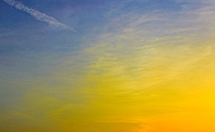 夕焼け空

カメラのフィルター機能で遊んでみました。
今回は油彩風画像です。

#ファインダー越しの私の世界 #夕焼け空 #油彩 #風景 #eoskissx7 #黄昏 #eveningsky #sunsetglow #oilpainting
