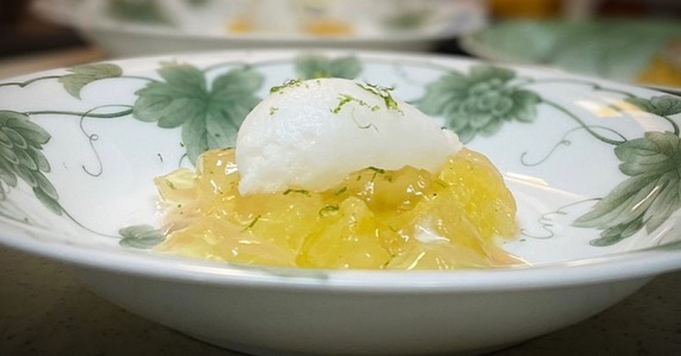 出張料理　日向夏　レモングラス　グアバ　ライム　バニラ　カモミール

さっぱりしてて美味しい☺️
この時期イチゴだけじゃなくて柑橘も美味しいです✨

#記念日 
#出張シェフ 
#出張料理 
#出張料理人 
#prime_chef 
#うちシェフ 
#インスタ映え 
#美食倶楽部 
#うちchef 
#デリバリー 
#おうち時間 
#フレンチ 
#おうちレストラン-1