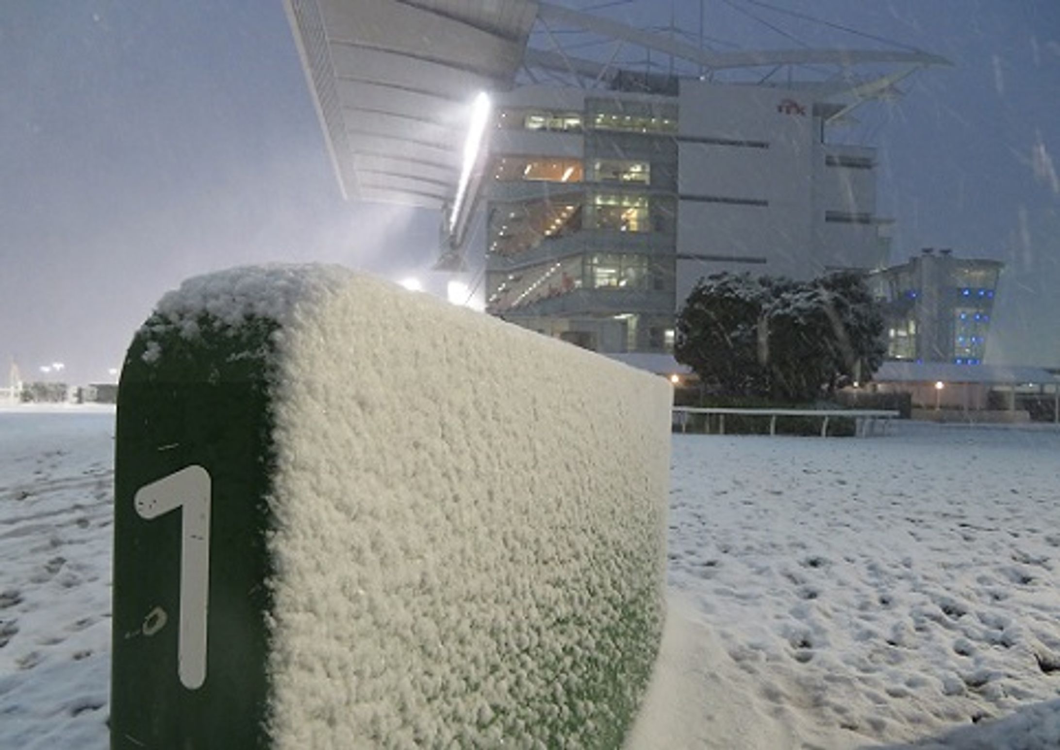 TCK Oi Racecourse in the snow-1