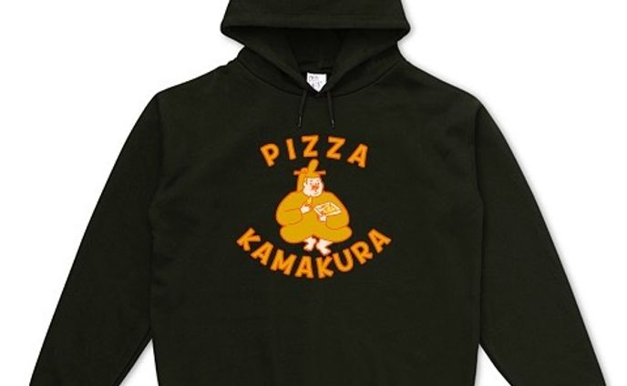 『ピザ鎌倉！』

ピザってどこの国の食べ物か知ってる？
あー、イタリアのはピザじゃなくてピッツァじゃん。
ピザは800年くらい前から日本にあった食べ物らしいよ。
なんでも武士が将軍様のもとに集まって
『ピザ鎌倉！ピザ鎌倉！』
そりゃピザのためならがんばるぞ！ってなるのもわかるよね。
ピザってばもう人気者なんだから🙄

https://www.ttrinity.jp/product/9668546#597

#ピザの日 
#ピザ 
#ピッツァ 
#ピザ好き 
#ピザ好きな人と繋がりたい 
#pizza 
#いざ鎌倉 
#鎌倉 
#源頼朝 
#おもしろtシャツ 
#ユーモア
#tシャツ 
#スウェット 
#パーカー 
#フーディー 
#tシャツトリニティ 
#tシャツトリニティにて販売中
