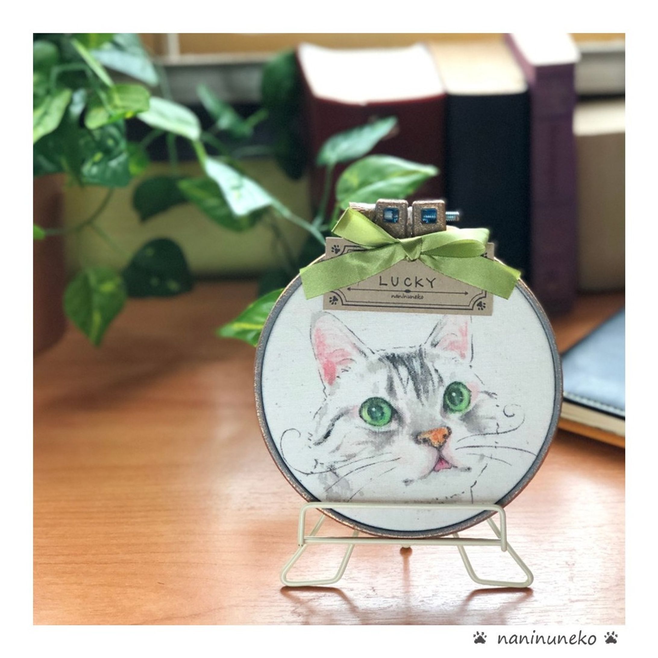 .
#なにぬ猫 #なにぬ猫ねこときどきわんこ .
.
いろいろなものが大きく変わった2020年。
立ち止まらざるを得なかった時間を糧として歩めたのも応援してくださった皆様のおかげです。
ありがとうございました。
.
2021年がどうか明るい年となりますよう、心よりお祈り申し上げます。
良いお年をお迎えくださいませ。
.
#illustagram 
#ふわもこぶ部猫 
#ふわもこわんこ部 
#ペットイラスト 
#うちの子グッズ 
#うちのこイラスト 
#にゃんだふる 
#illustratore 
#handmadecrafts🎀 
#ハンドメイド雑貨 
#なにぬ猫booth 
#素材屋なにぬ猫 .-1
