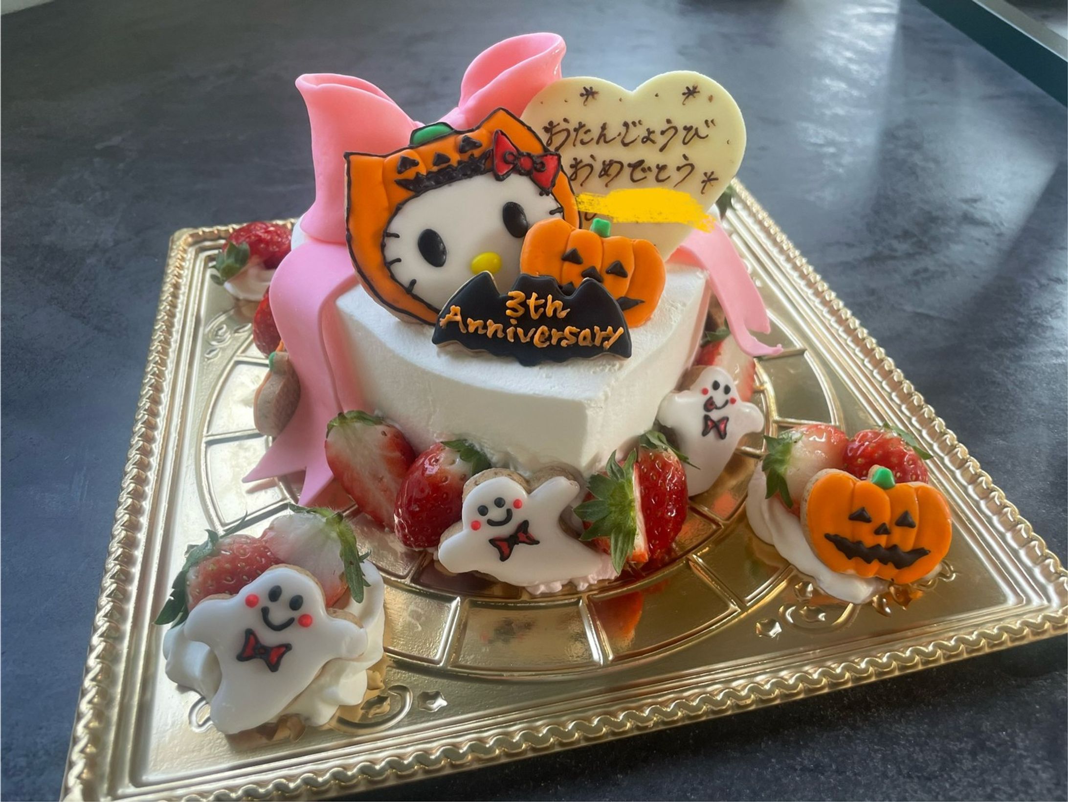 ハロウィン好きな3歳になる女の子へのバースデーケーキ-1