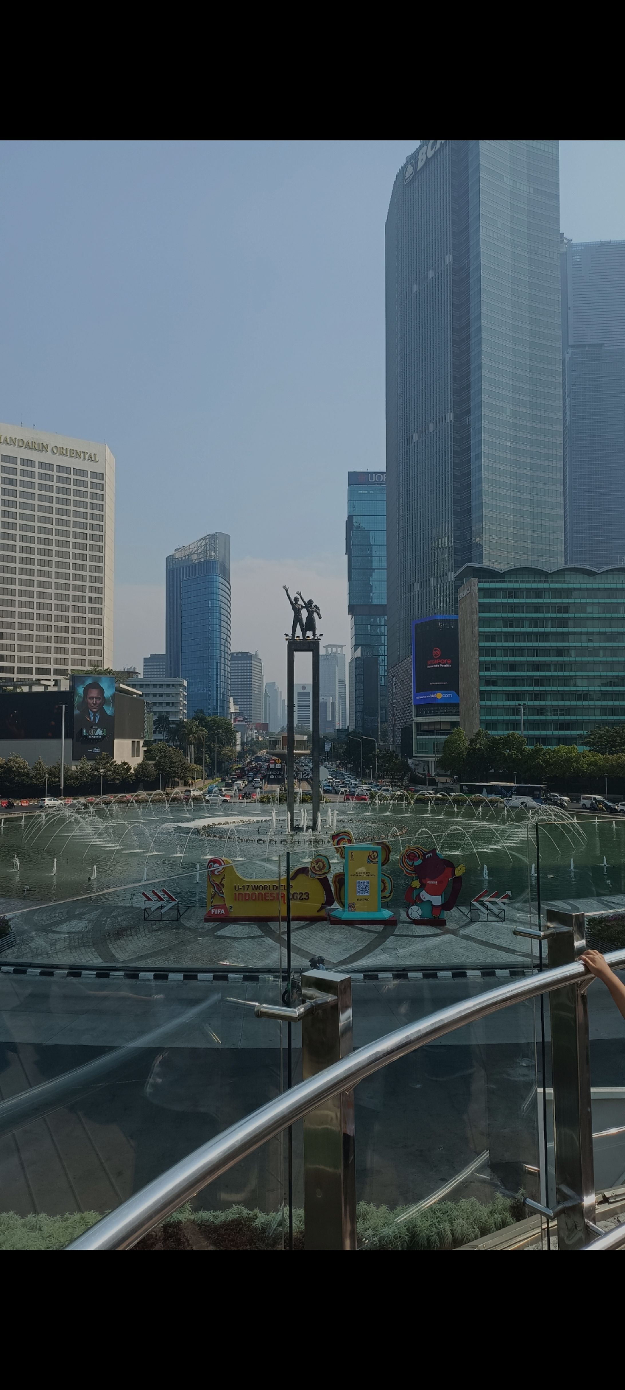 Landscape bundaran Hi-1