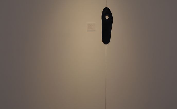 個展　穴があいている