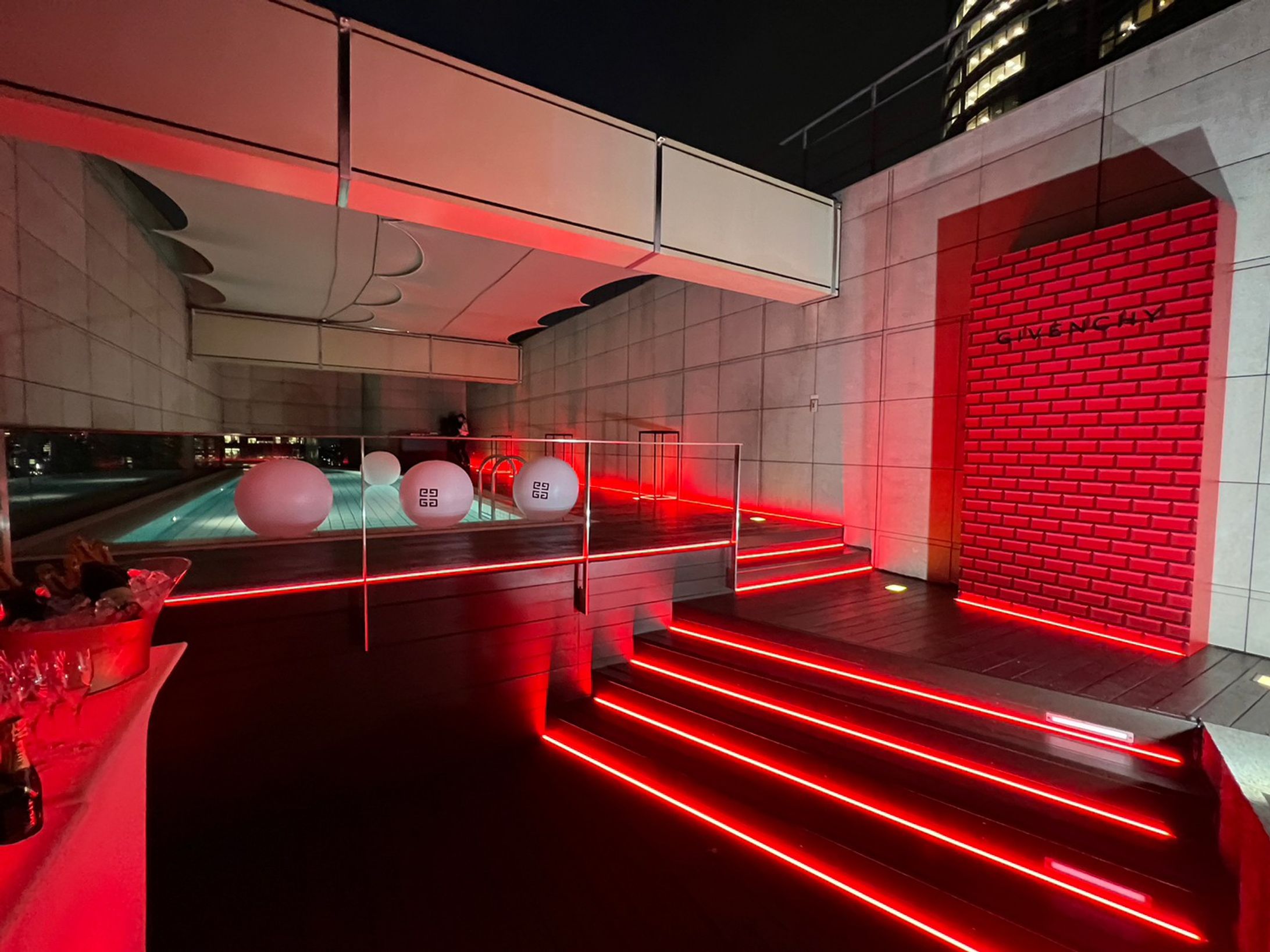 外資系コスメブランド 空間デザイン全般-1